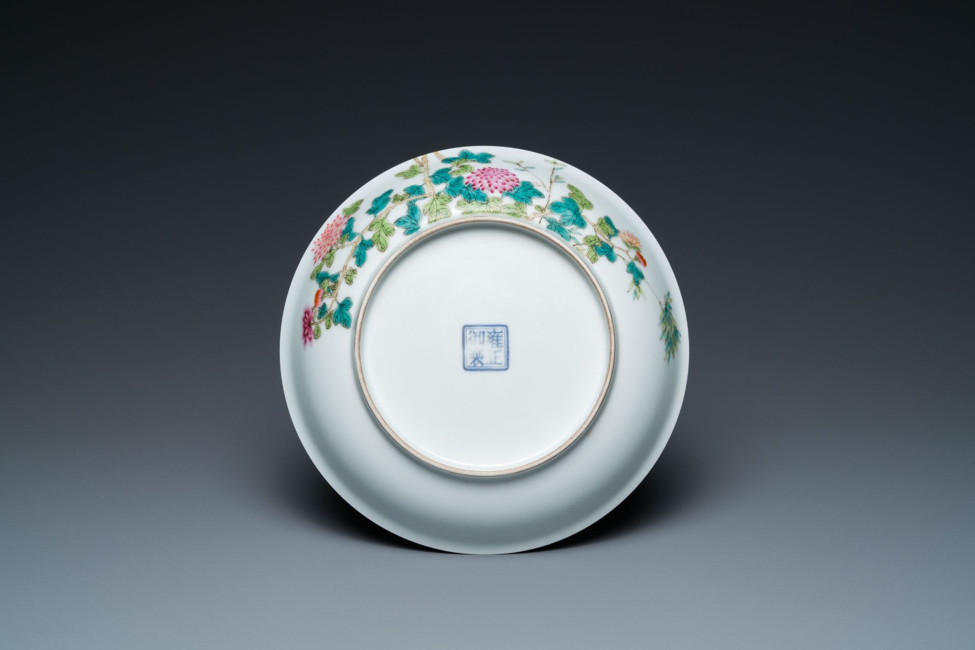 A Chinese famille rose plate and a jardinire, Yongzheng and Hongxian mark, Republic - Image 3 of 9