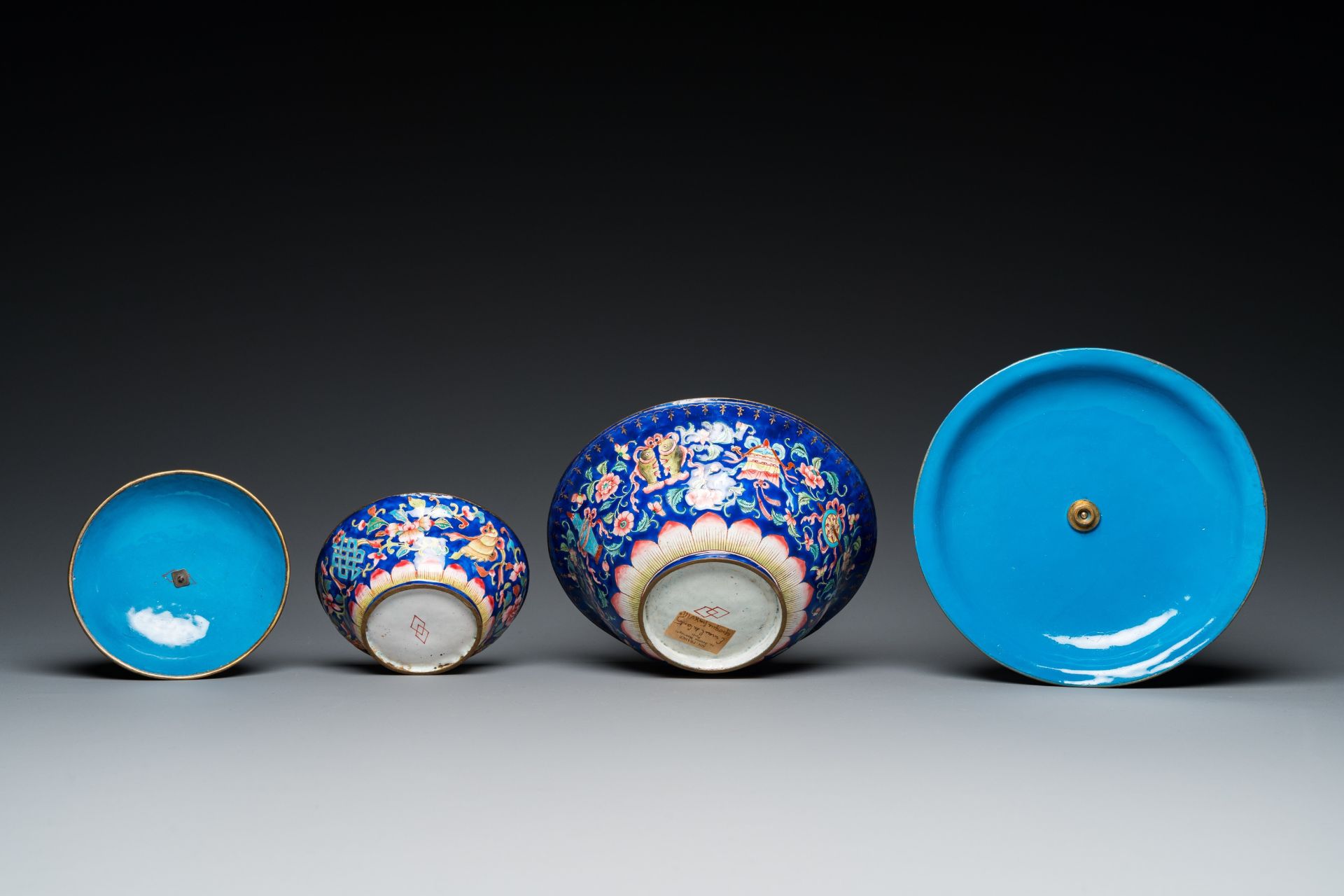 Two Chinese blue-ground Canton enamel bowls and covers, Qianlong/Jiaqing - Image 7 of 7