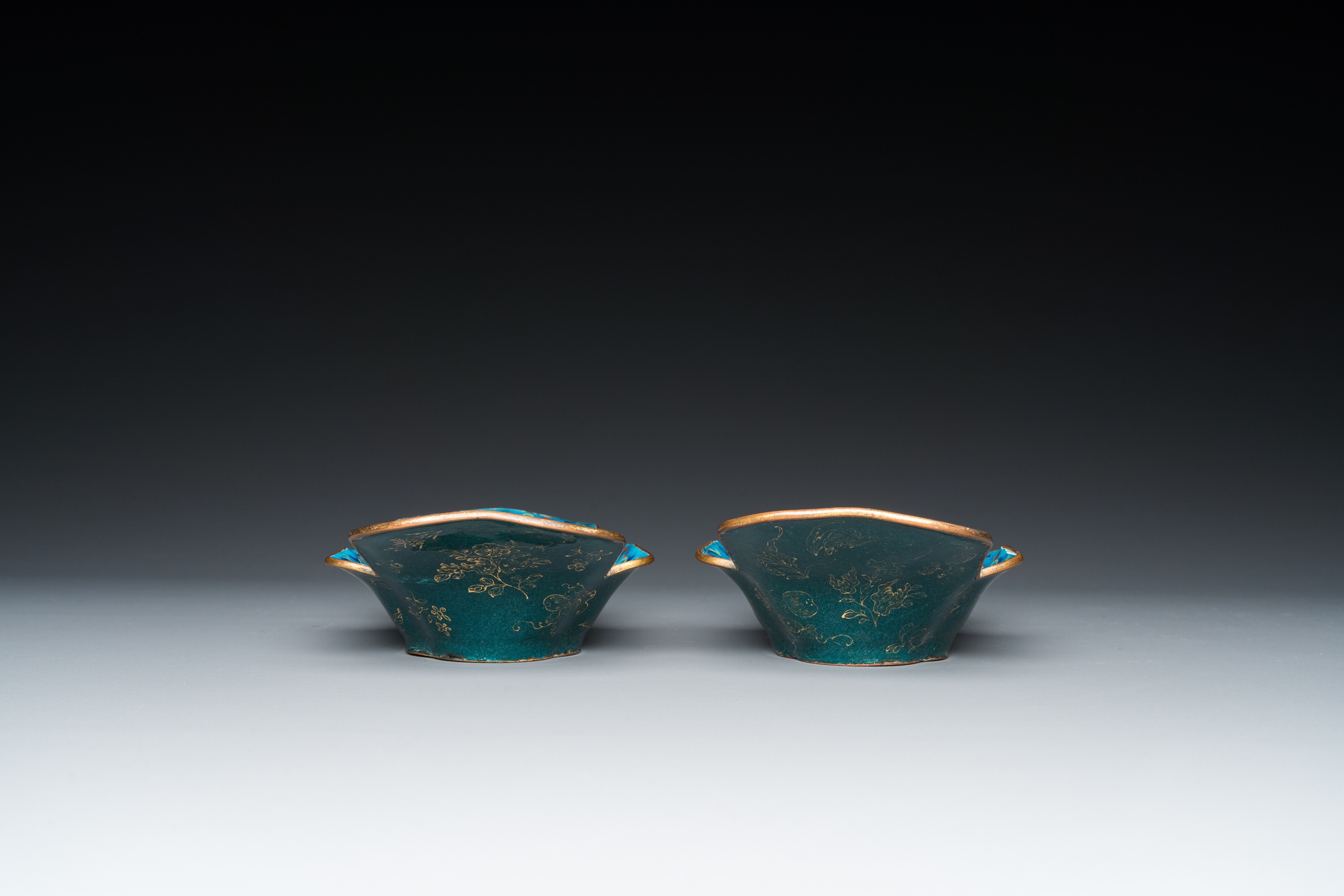 A pair of Chinese Canton enamel bowls and a square dish, Qianlong/Jiaqing - Image 7 of 8
