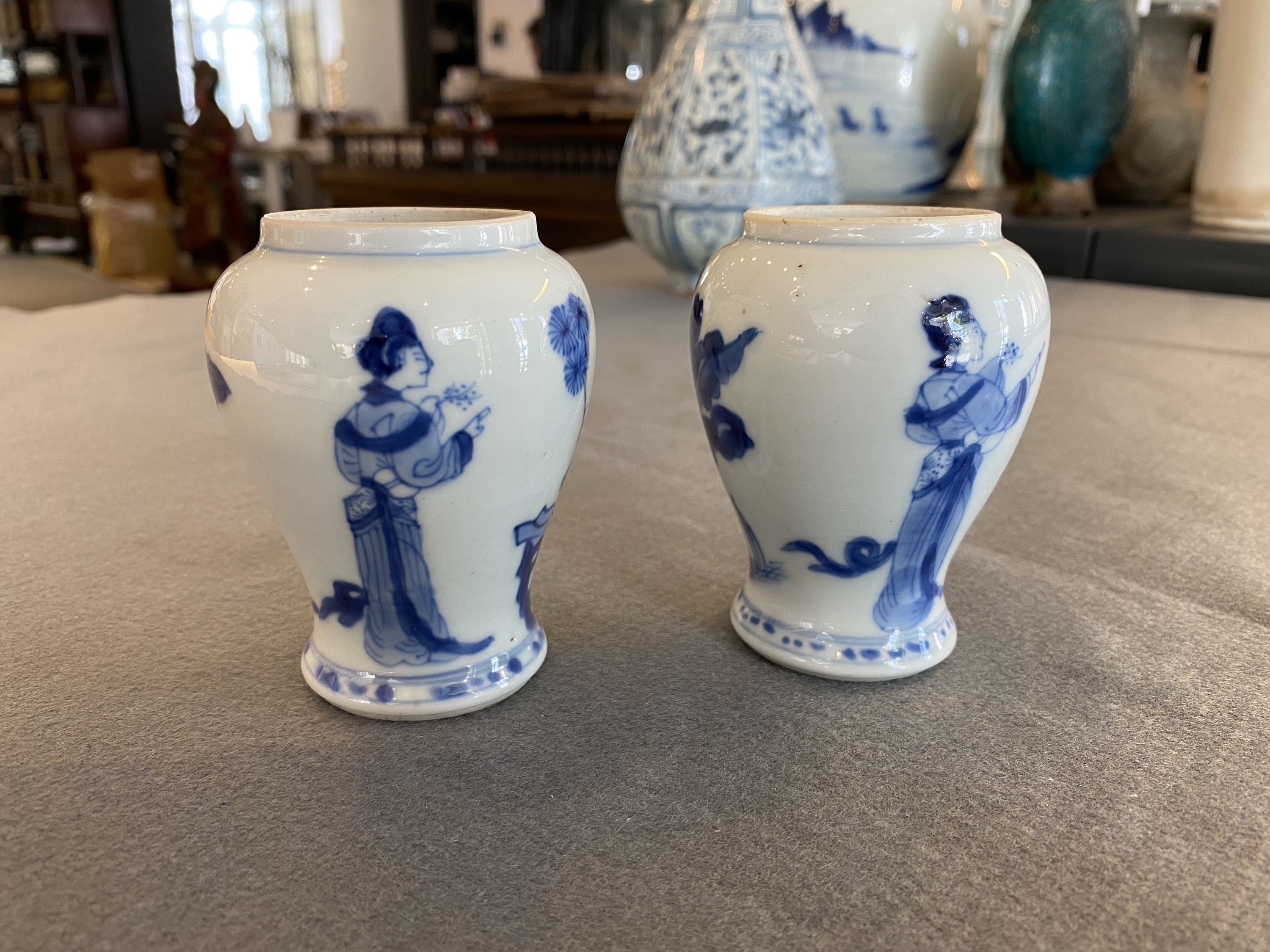 A pair of Chinese blue and white small vases with ladies, Kangxi - Image 9 of 15