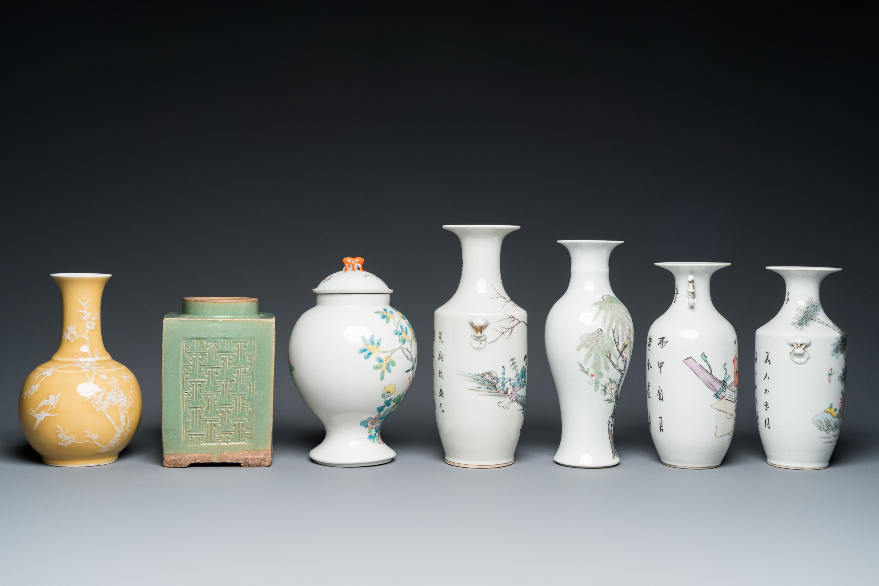 A varied collection of Chinese famille rose and monochrome wares, 18/20th C. - Image 5 of 15