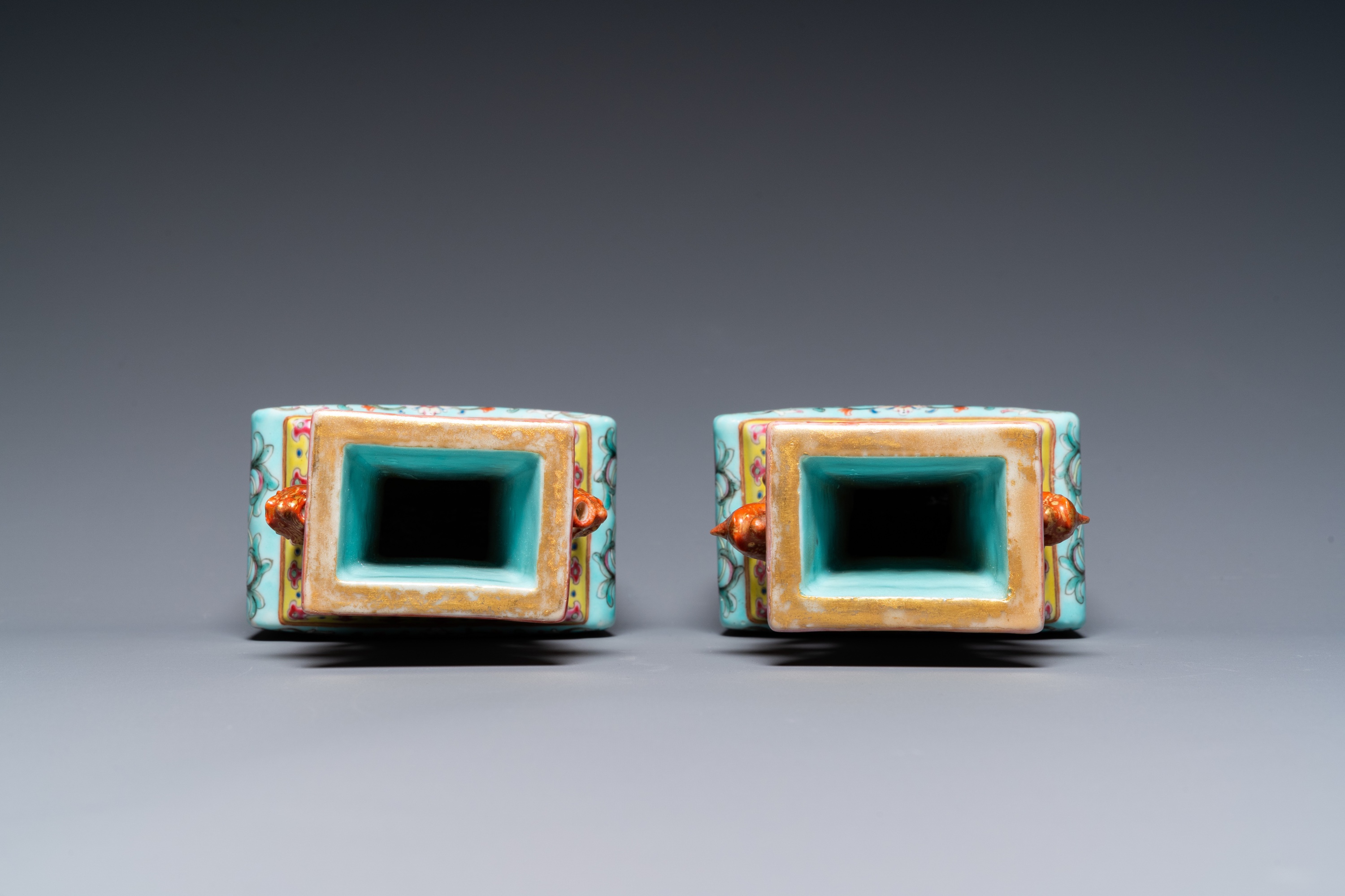 A pair of Chinese famille rose turquoise-ground vases, Qianlong mark, 19/20th C. - Image 5 of 6