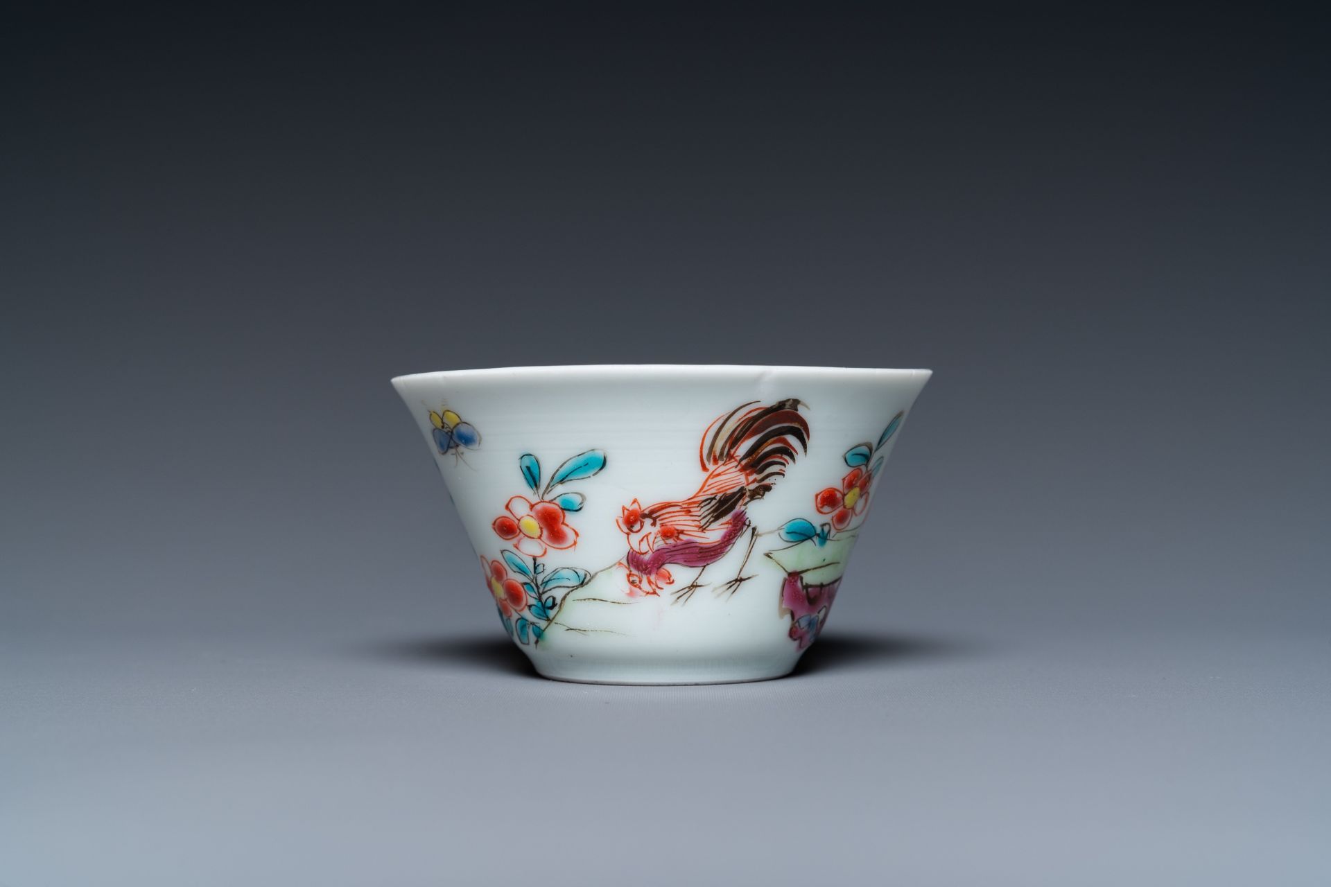A Chinese famille rose 'Wu Shuang Pu' plate and a cup and saucer, Yongzheng and 19th C. - Image 5 of 27