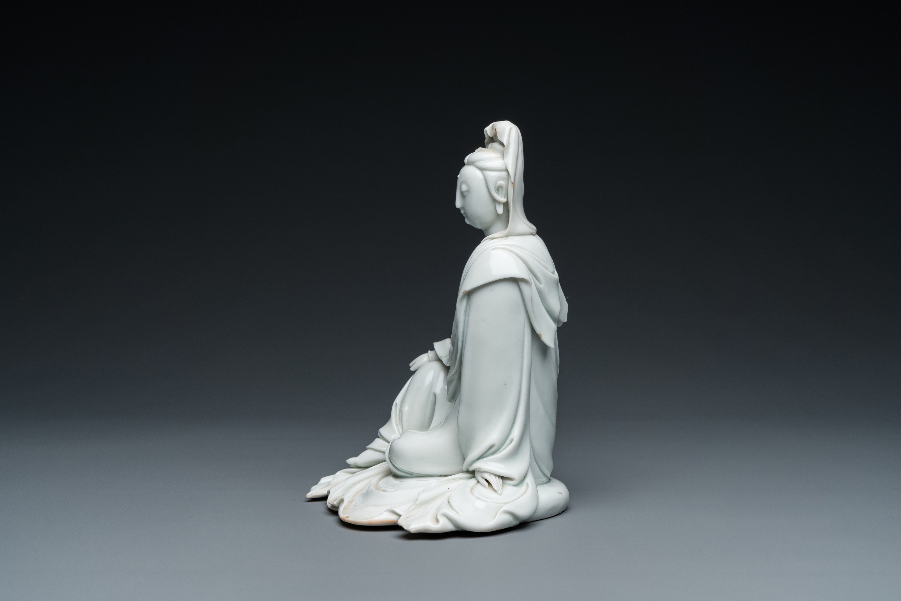 A Chinese Dehua blanc de Chine figure of Guanyin, He Zhang Yong Yin ____ mark, Kangxi - Image 3 of 34