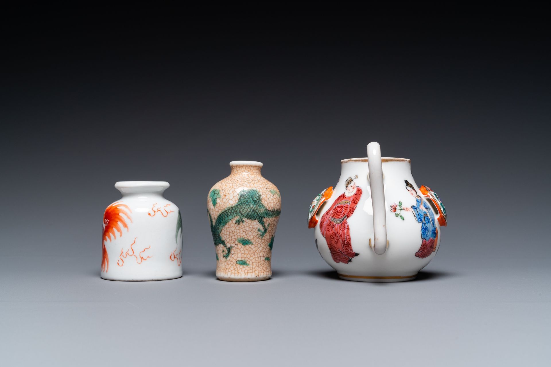 Six various Chinese vases and a 'Wu Shuang Pu' jug, 19/20th C. - Bild 11 aus 13