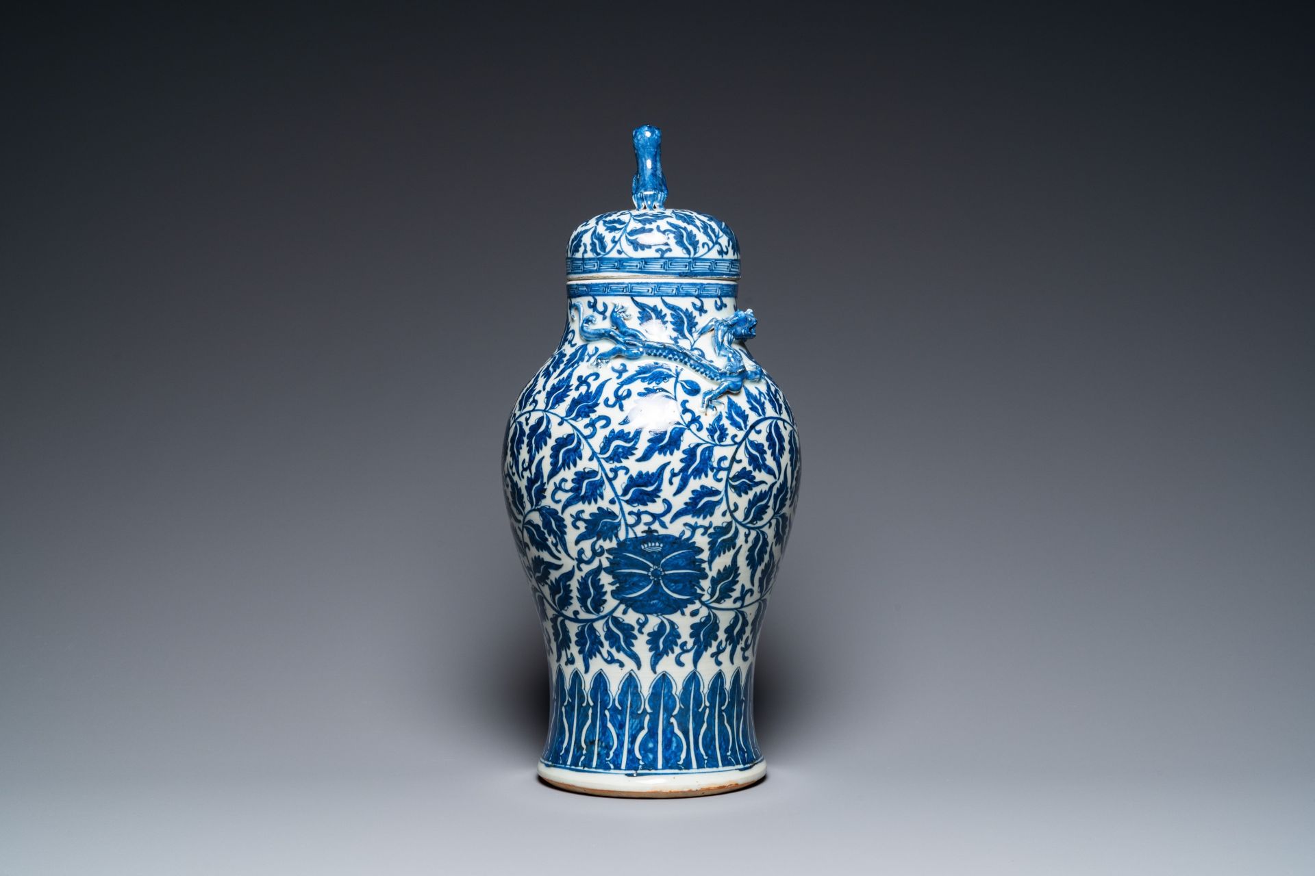 A pair of Chinese famille verte double gourd vases and a blue and white vase and cover, 19/20th C. - Image 3 of 39