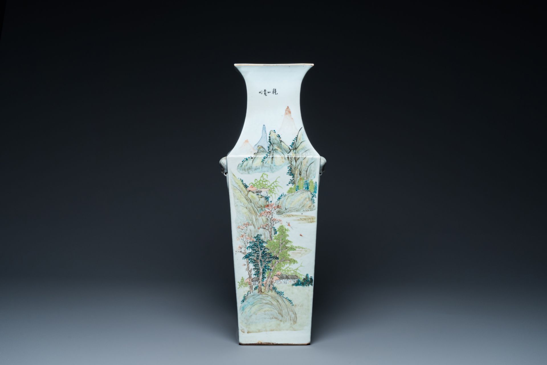 A square Chinese qianjiang cai vase, signed You Wanchun ___, 19/20th C. - Bild 5 aus 18