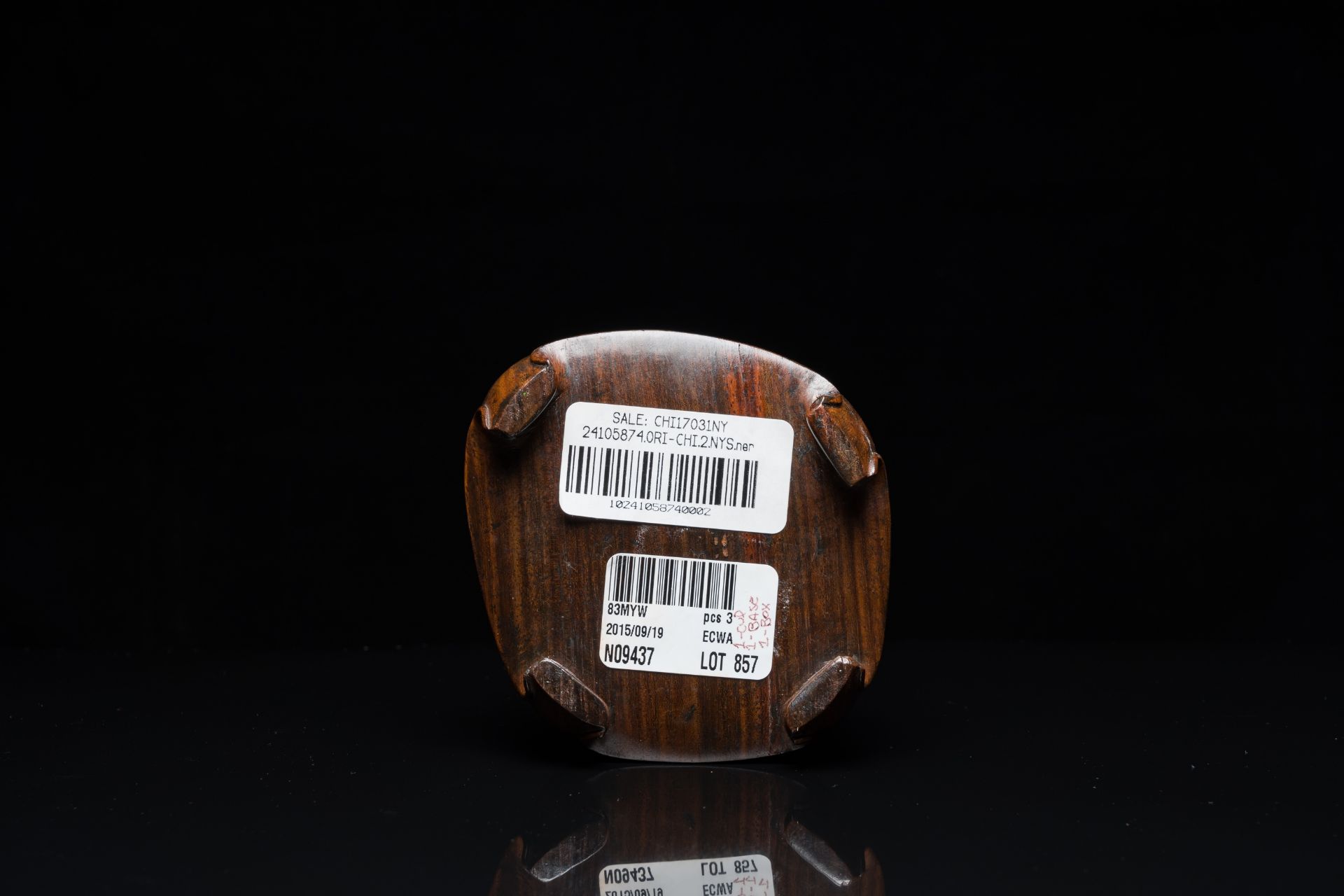 A Chinese hollowed jade libation cup on wooden stand, probably Qing - Image 12 of 25