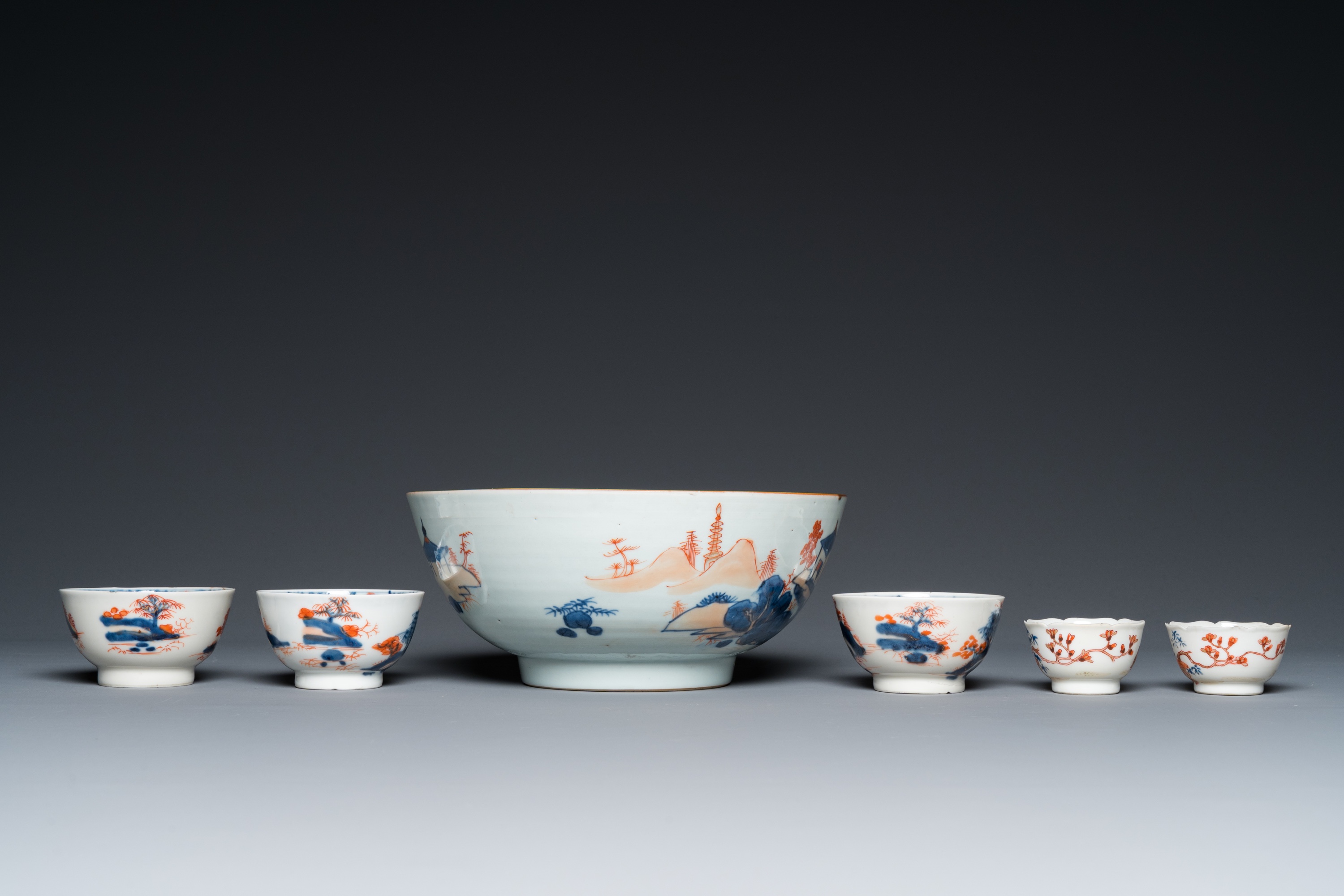 An extensive collection of mostly blue and white Chinese porcelain, Kangxi and later - Image 15 of 17