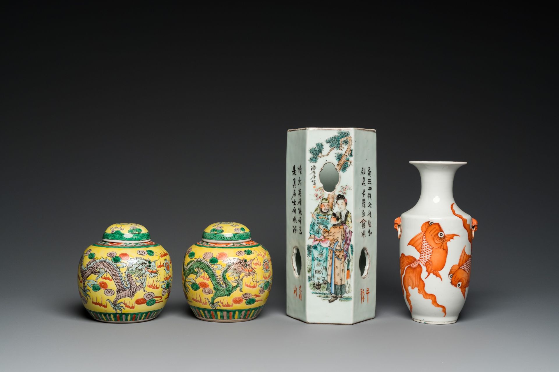 A pair of Chinese 'dragon' jars and covers, a 'goldfish' vase and a qianjiang cai hat stand, 19/20th - Bild 2 aus 7