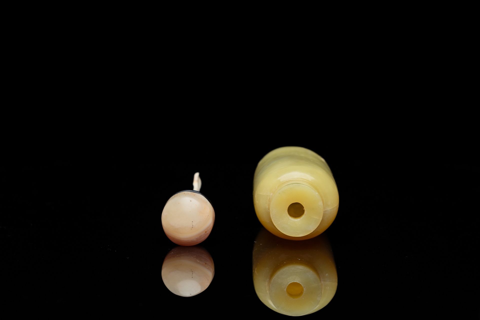 A Chinese yellow jade snuff bottle, Qing - Image 5 of 13