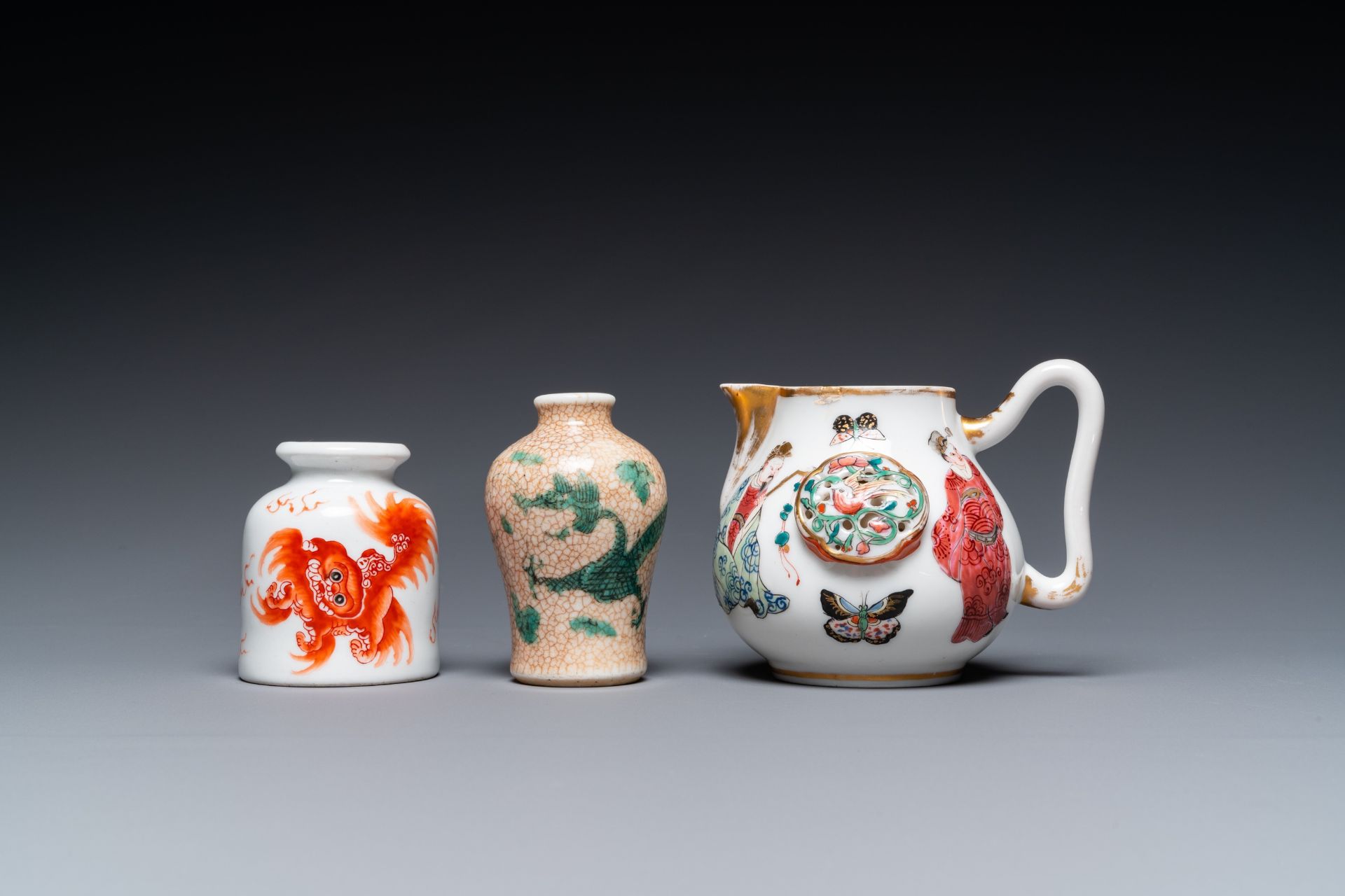 Six various Chinese vases and a 'Wu Shuang Pu' jug, 19/20th C. - Bild 8 aus 13