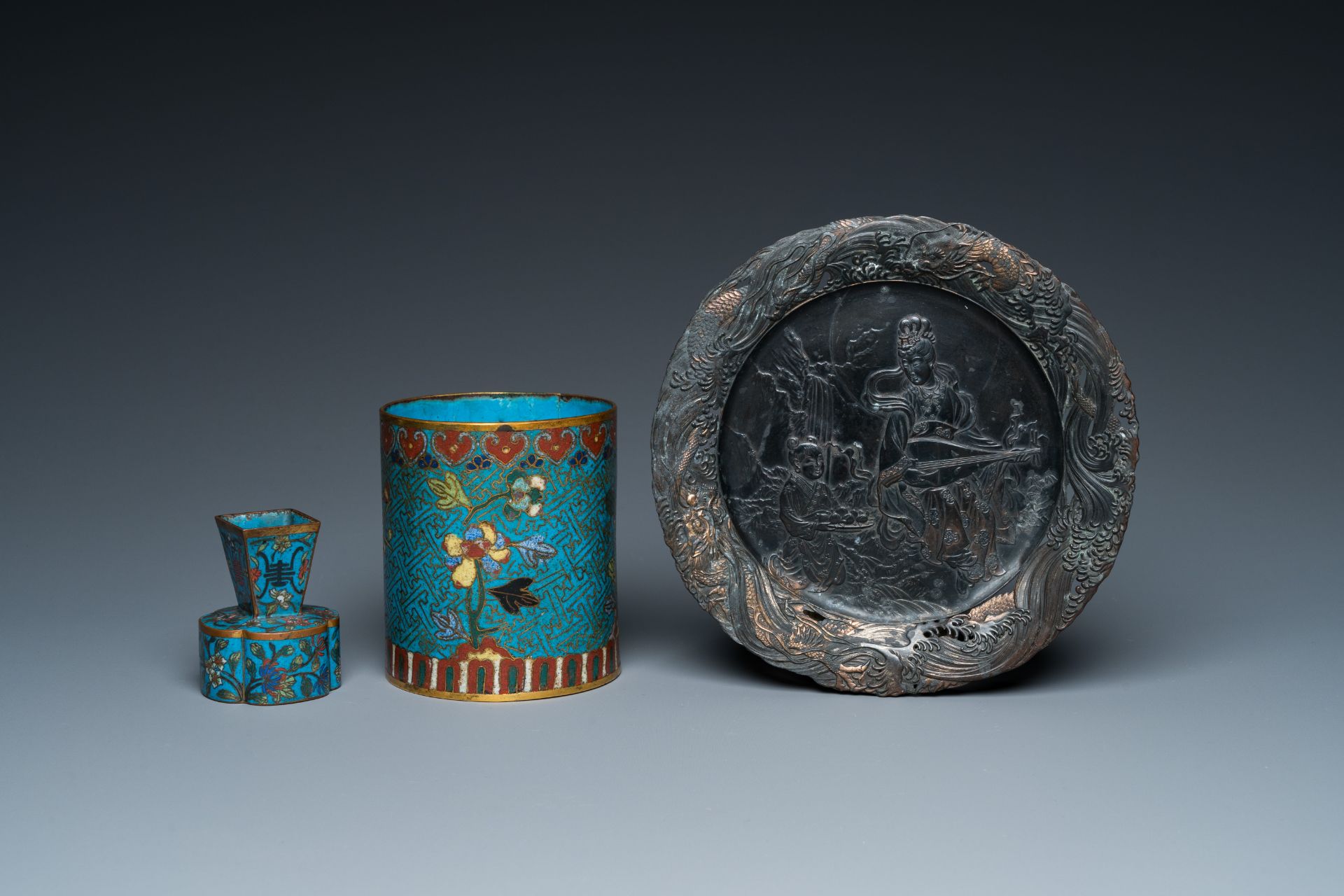 A Chinese cloisonnŽ brush pot, a small vase and a patinated copper dish, 19/20th C.