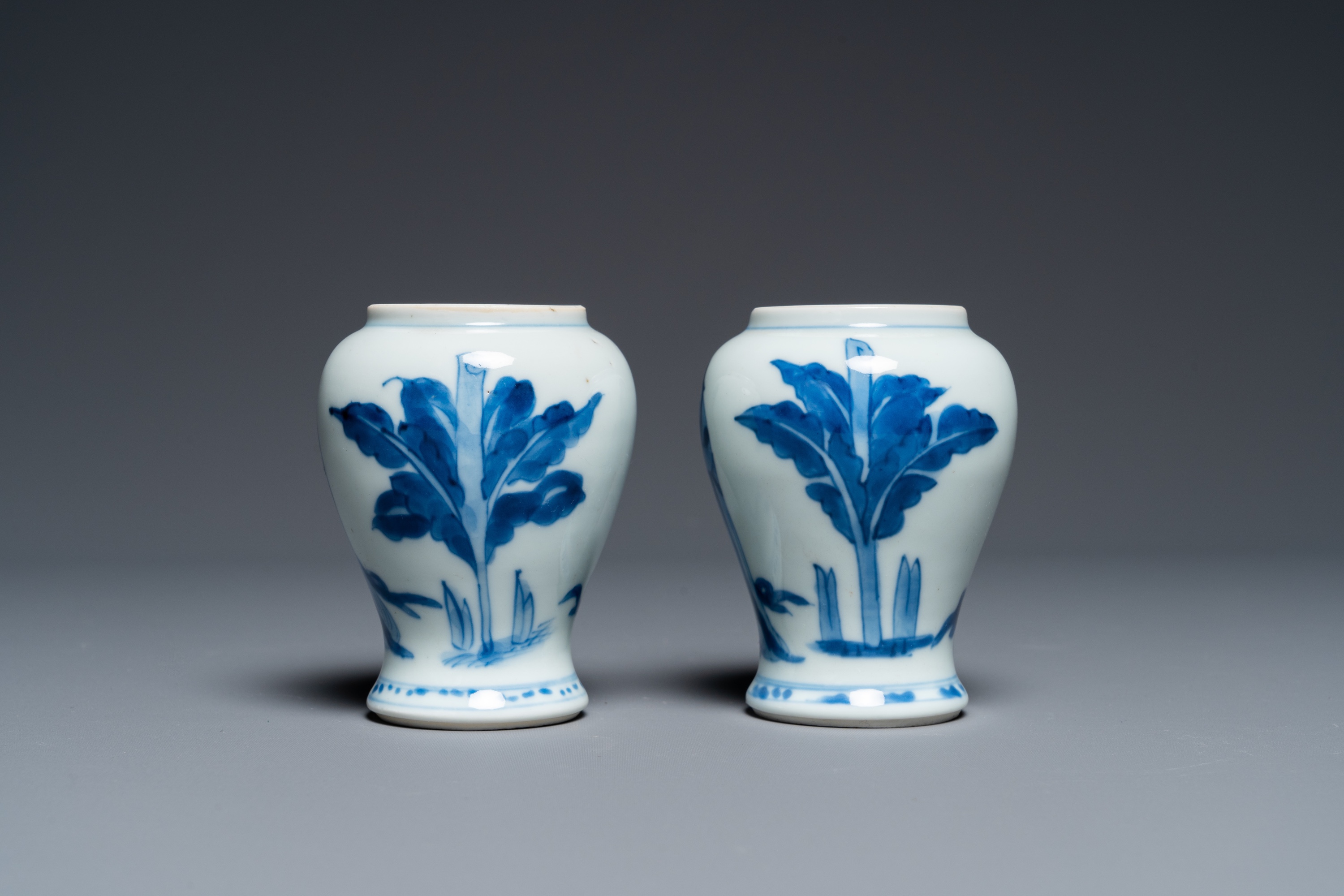 A pair of Chinese blue and white small vases with ladies, Kangxi - Image 4 of 15