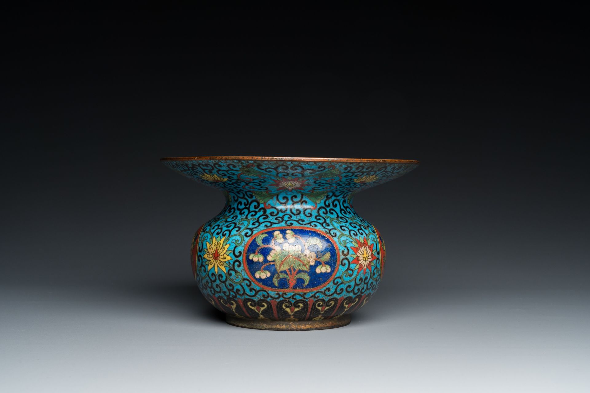 A Chinese cloisonnŽ spittoon or 'zhadou', Qianlong - Image 4 of 7