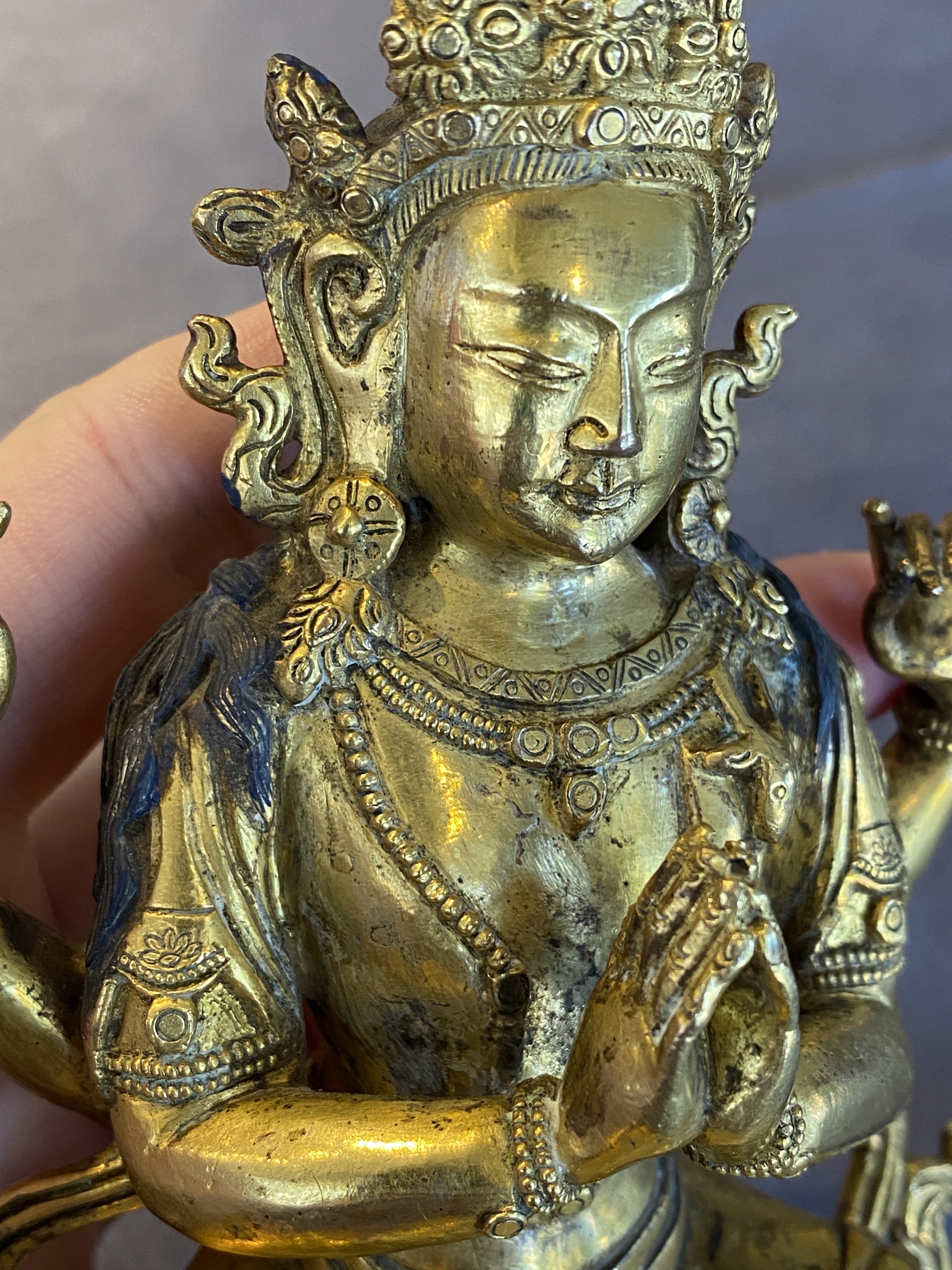 A Chinese gilt bronze figure of Avalokitesvara, Yongzheng mark and of the period - Image 17 of 27