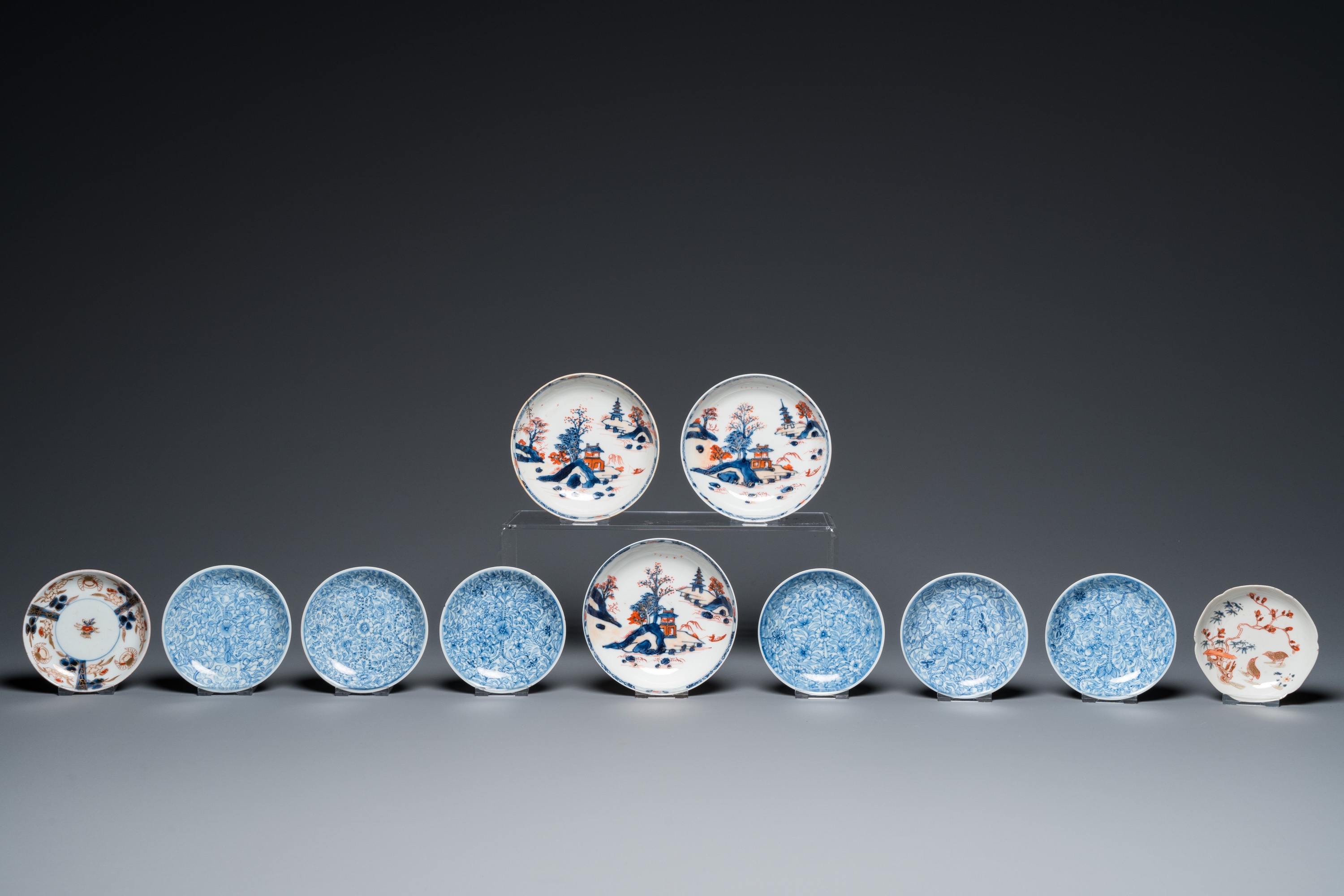 An extensive collection of mostly blue and white Chinese porcelain, Kangxi and later - Image 10 of 17