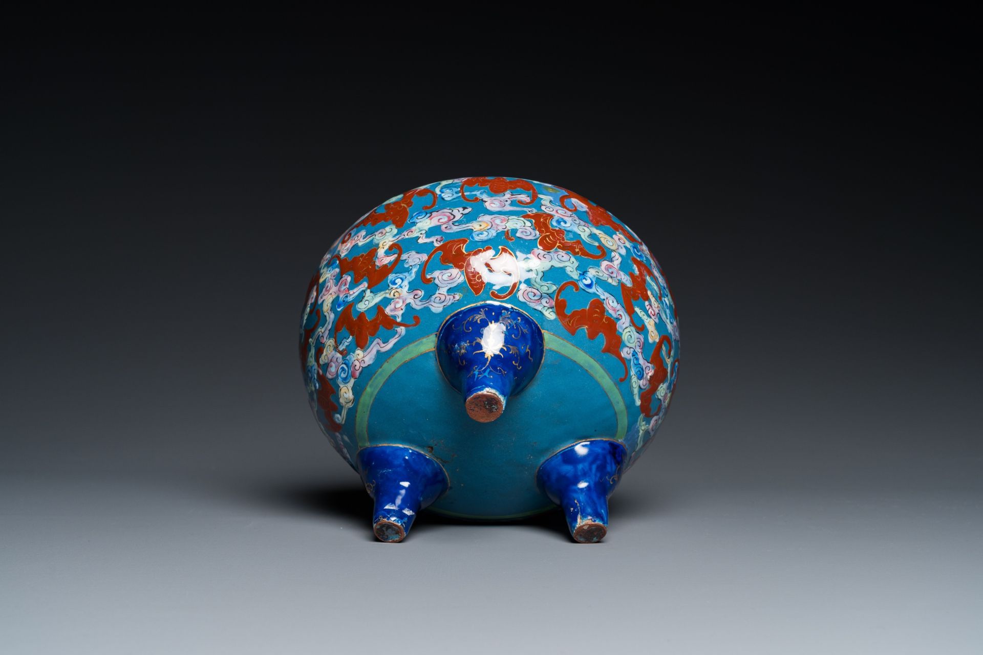 A Chinese blue-ground Canton enamel dish and a censer, Yongzheng/Qianlong - Image 9 of 9