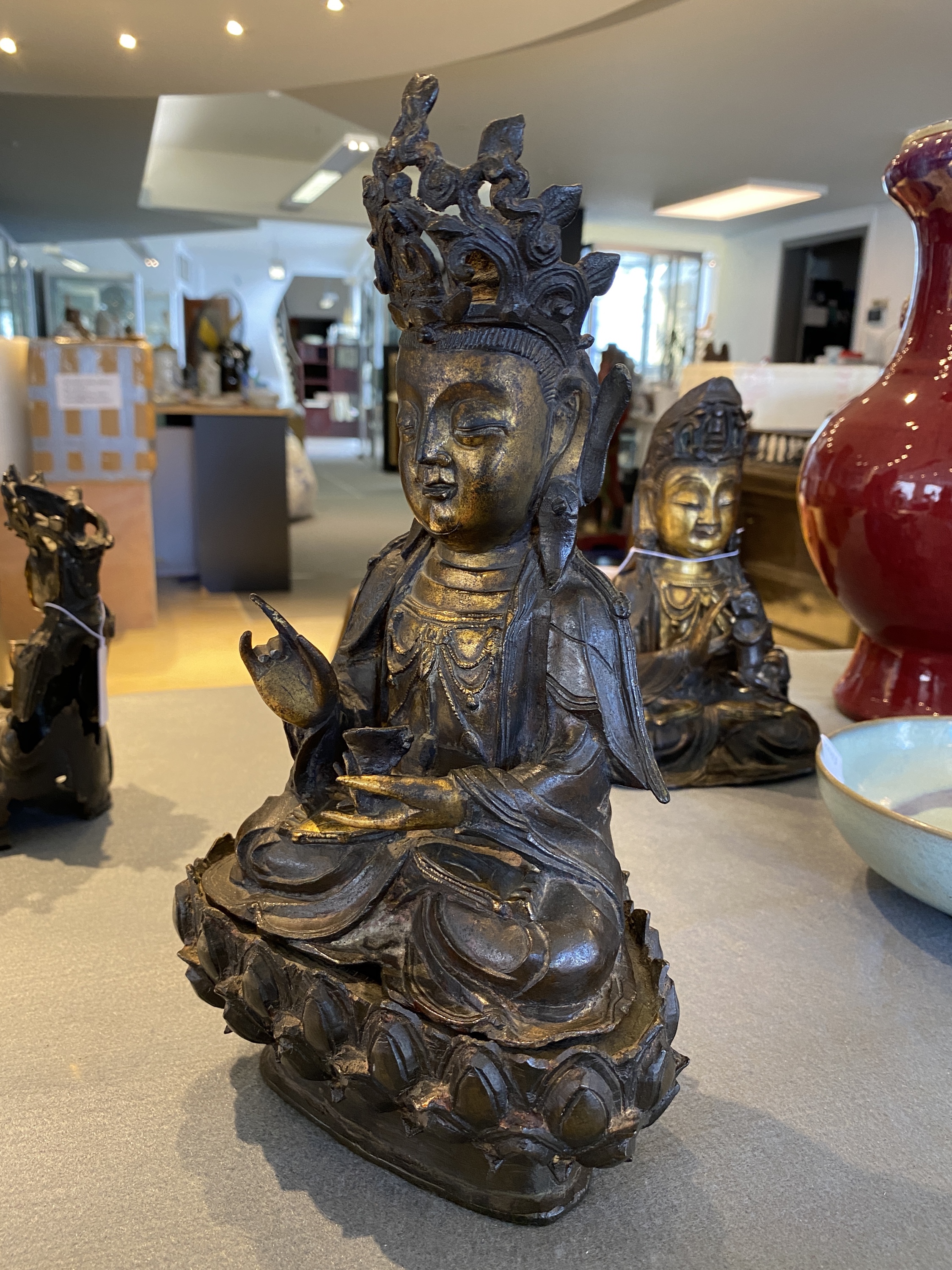 A Chinese partly gilt bronze figure of Guanyin on a lotus throne, Ming - Image 10 of 31