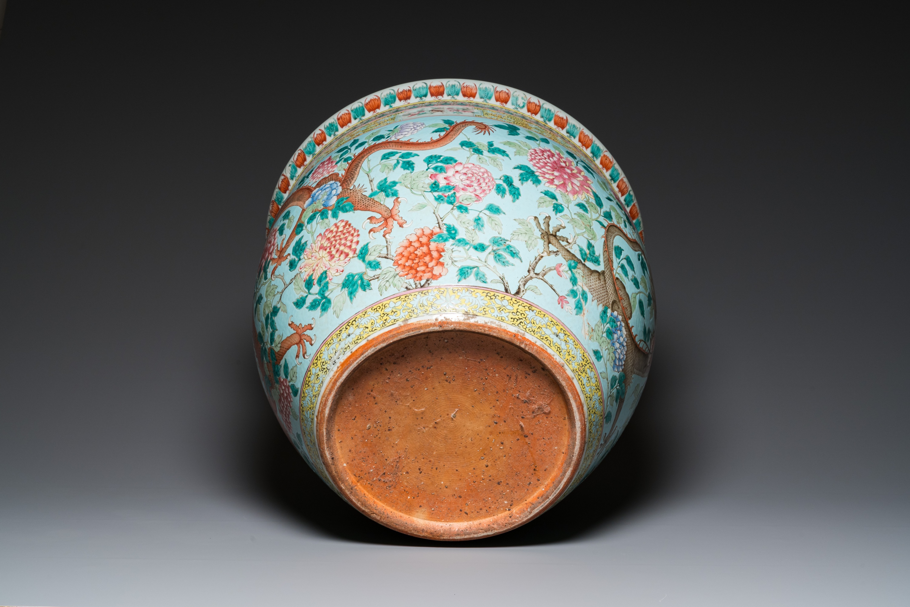 A large Chinese famille verte light blue-ground fish bowl, 19th C. - Image 6 of 28