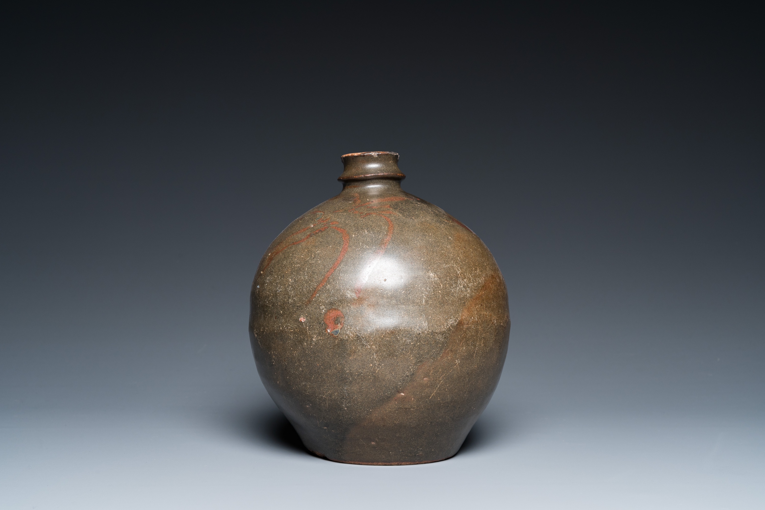 A Chinese brown-glazed globular vase with floral design, Song - Image 3 of 7