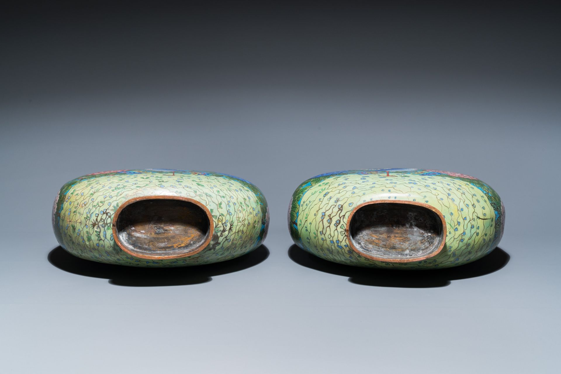 A pair of Chinese cloisonnŽ 'moonflask' vases, bianhu, Jiaqing - Image 6 of 38