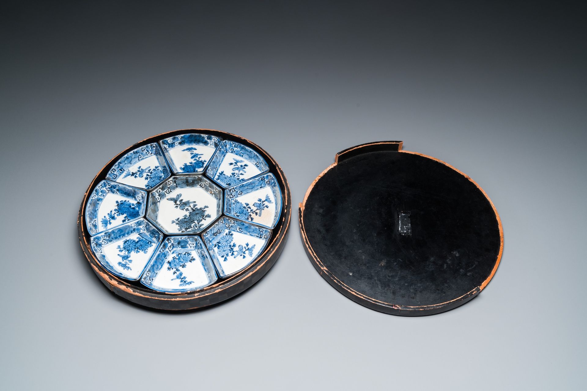 A blue and white Japanese Arita nine-piece sweetmeat set in its original lacquer box, Edo, 17/18th C - Image 2 of 14