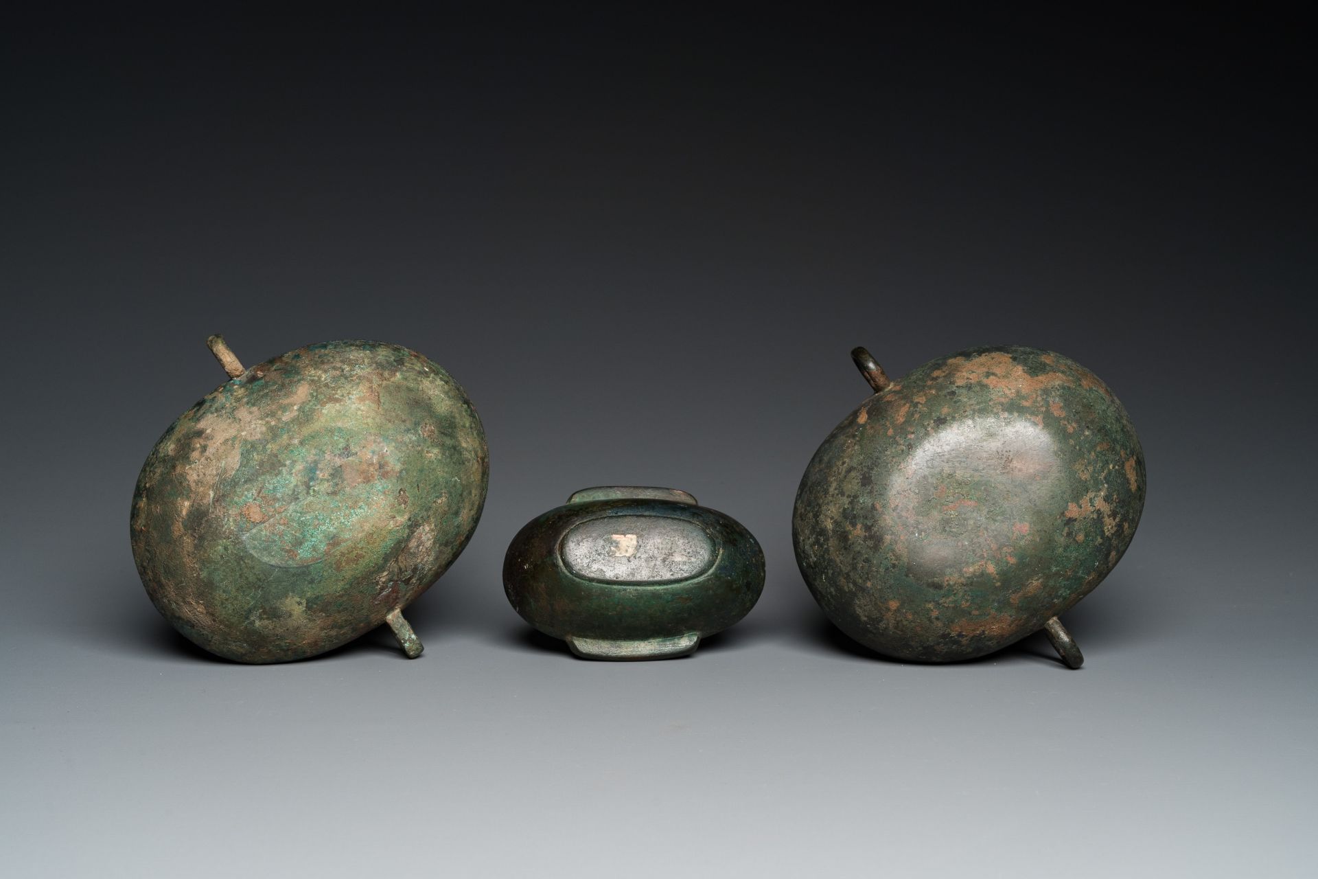 Three Chinese elliptical bronze cups, Eastern Zhou and Han - Image 7 of 8