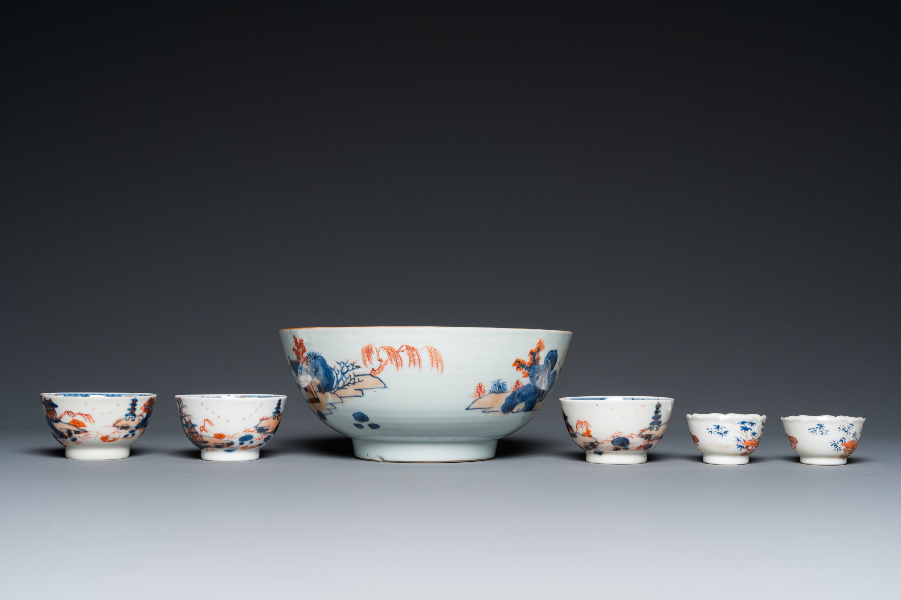 An extensive collection of mostly blue and white Chinese porcelain, Kangxi and later - Image 13 of 17