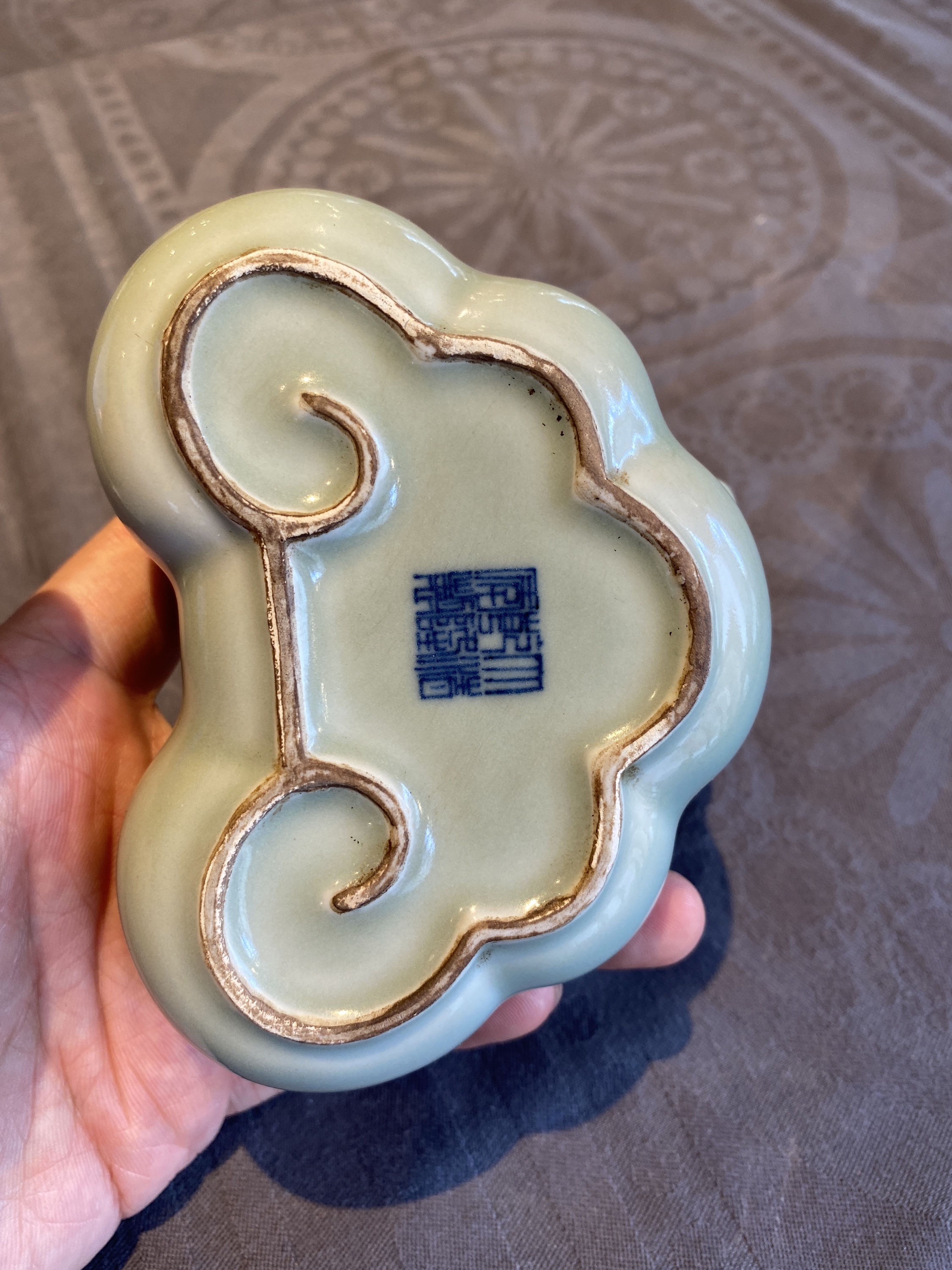 A Chinese celadon-glazed 'lingzhi' brush washer, Qianlong mark, 19/20th C. - Image 12 of 15