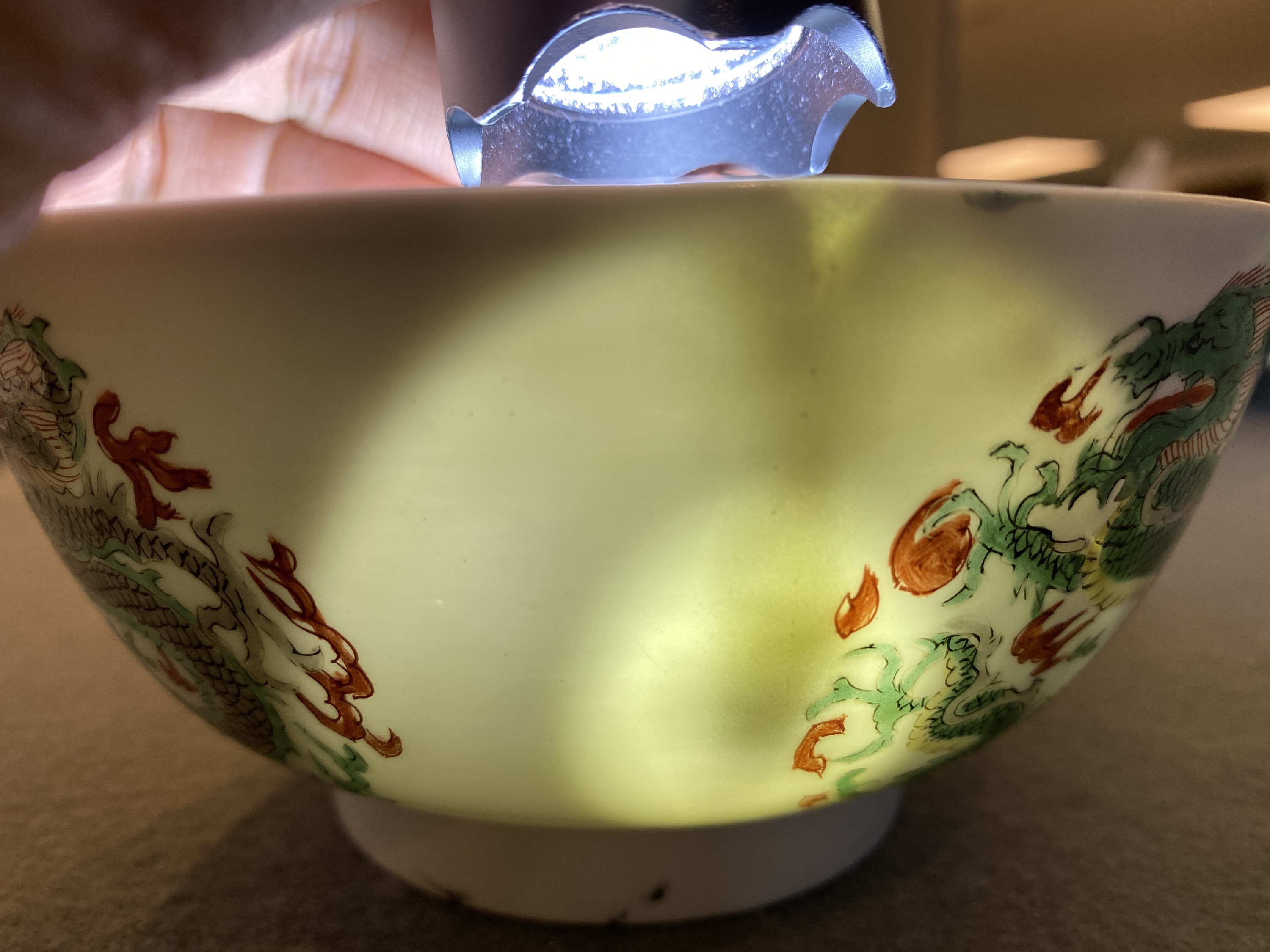 A rare Chinese famille verte 'dragon' bowl, Chenghua mark, Kangxi - Image 16 of 24