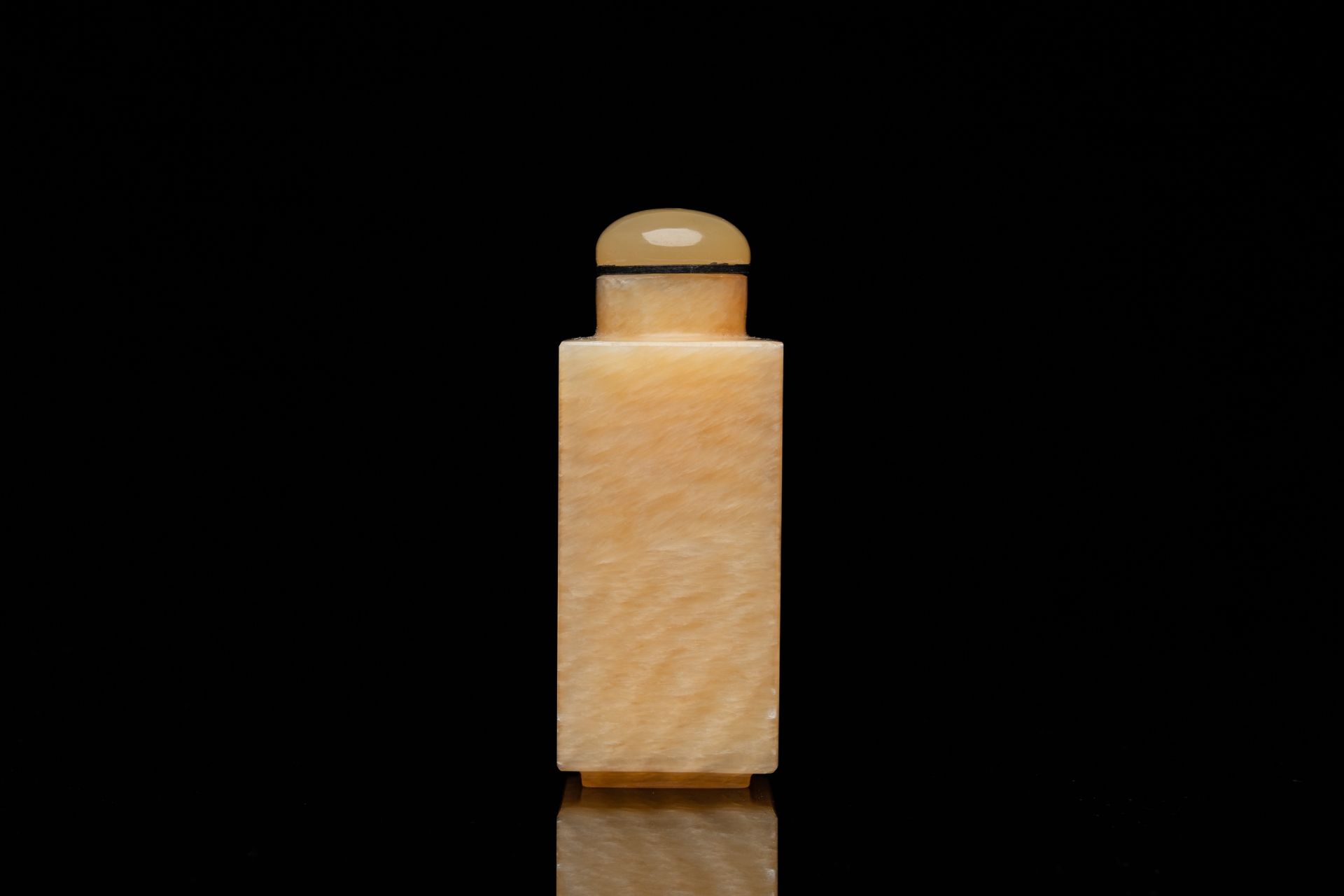 A square Chinese jellow jade snuff bottle, Qing - Image 3 of 15