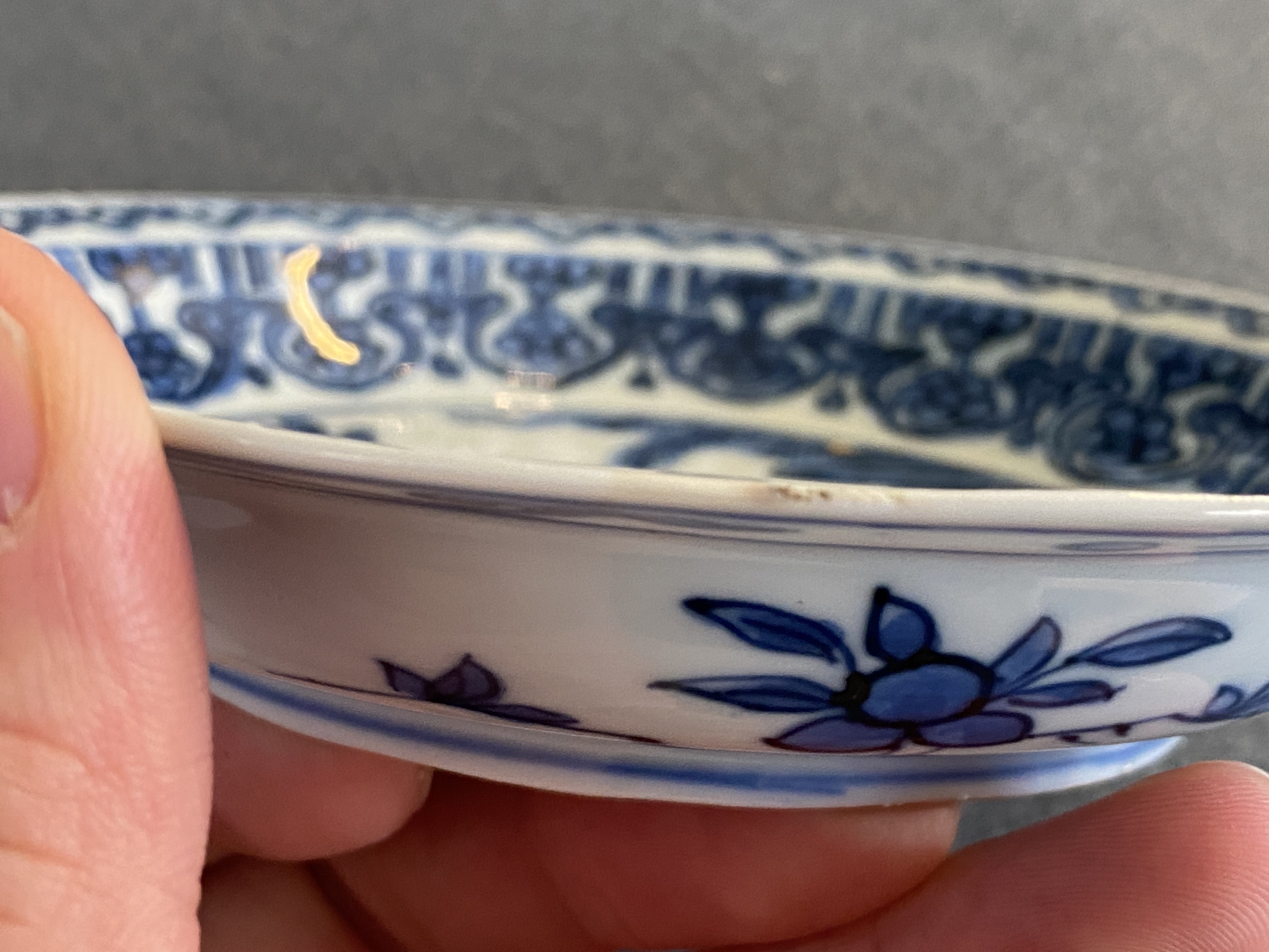 A Chinese blue and white 'frog' dish, Jiajing or Wanli - Image 12 of 13