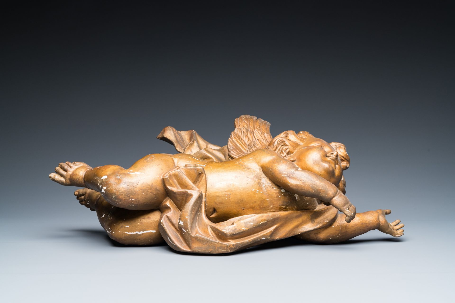 A pair of gilded wooden winged cherubs, probably Flanders, 1st half 18th C. - Image 4 of 11