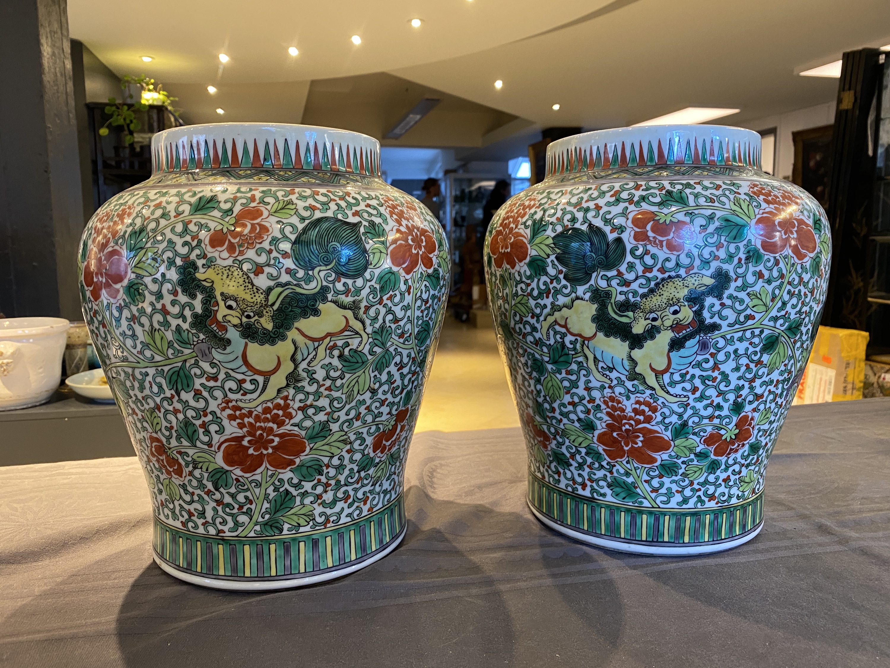 A pair of Chinese famille verte 'Buddhist lions' vases, 19th C. - Image 7 of 16