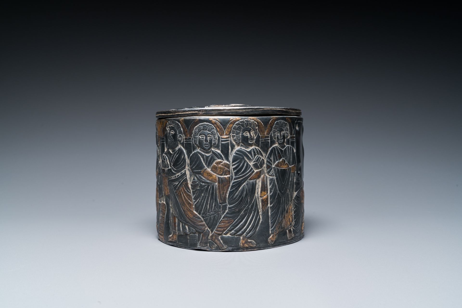 A probably Byzantine parcel-gilt silver pyxis, possibly Italy, 14th C. or later - Image 5 of 7