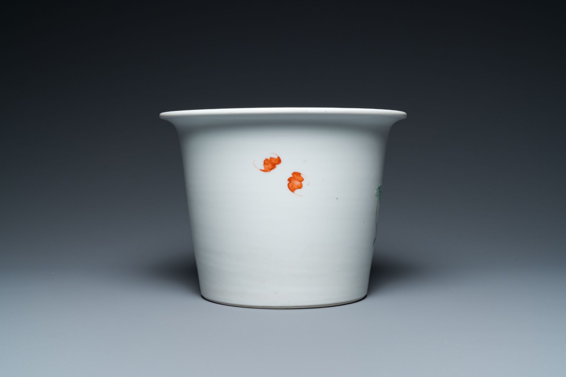 A Chinese famille rose plate and a jardinire, Yongzheng and Hongxian mark, Republic - Image 6 of 9