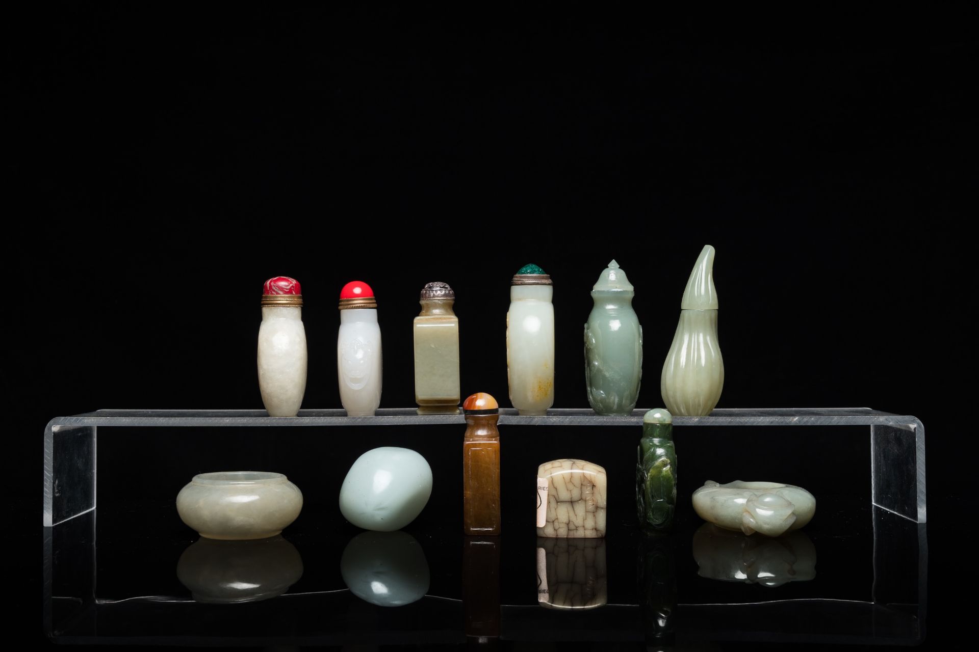 Nine Chinese jade snuff bottles, two brush washers and a seal, Qing and Republic - Image 6 of 8