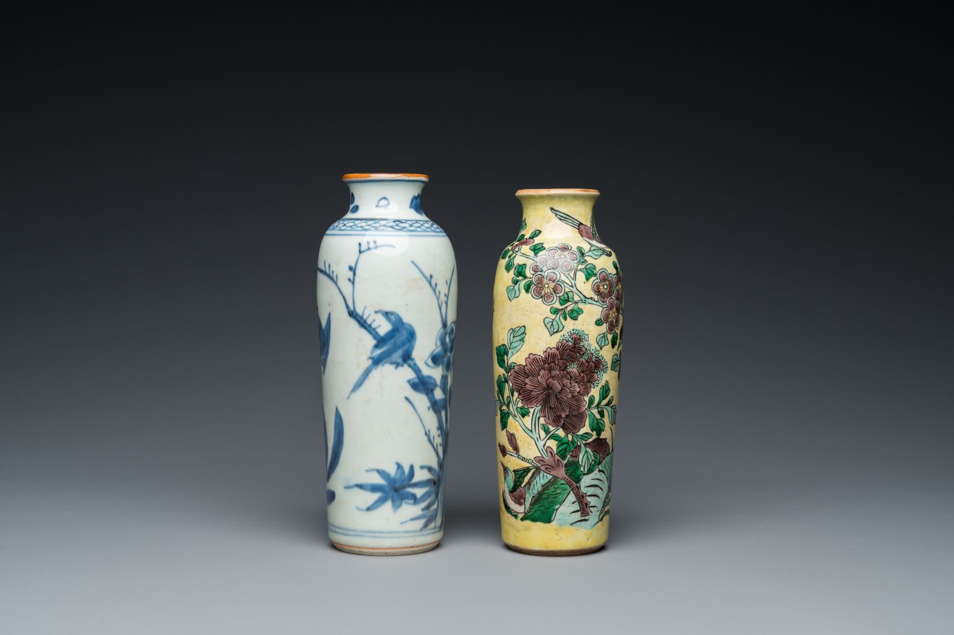 Two Chinese blue and white and famille jaune rouleau vases, Transitional period and 19th C. - Bild 4 aus 19