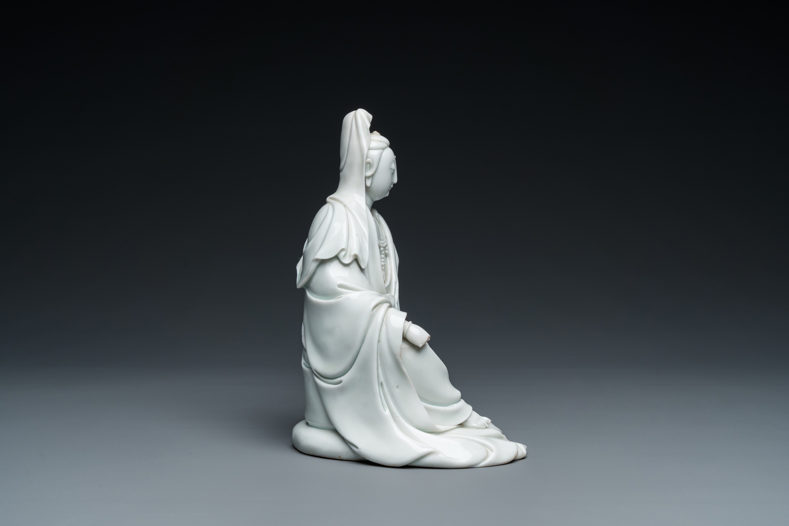 A Chinese Dehua blanc de Chine figure of Guanyin, He Zhang Yong Yin ____ mark, Kangxi - Image 6 of 34