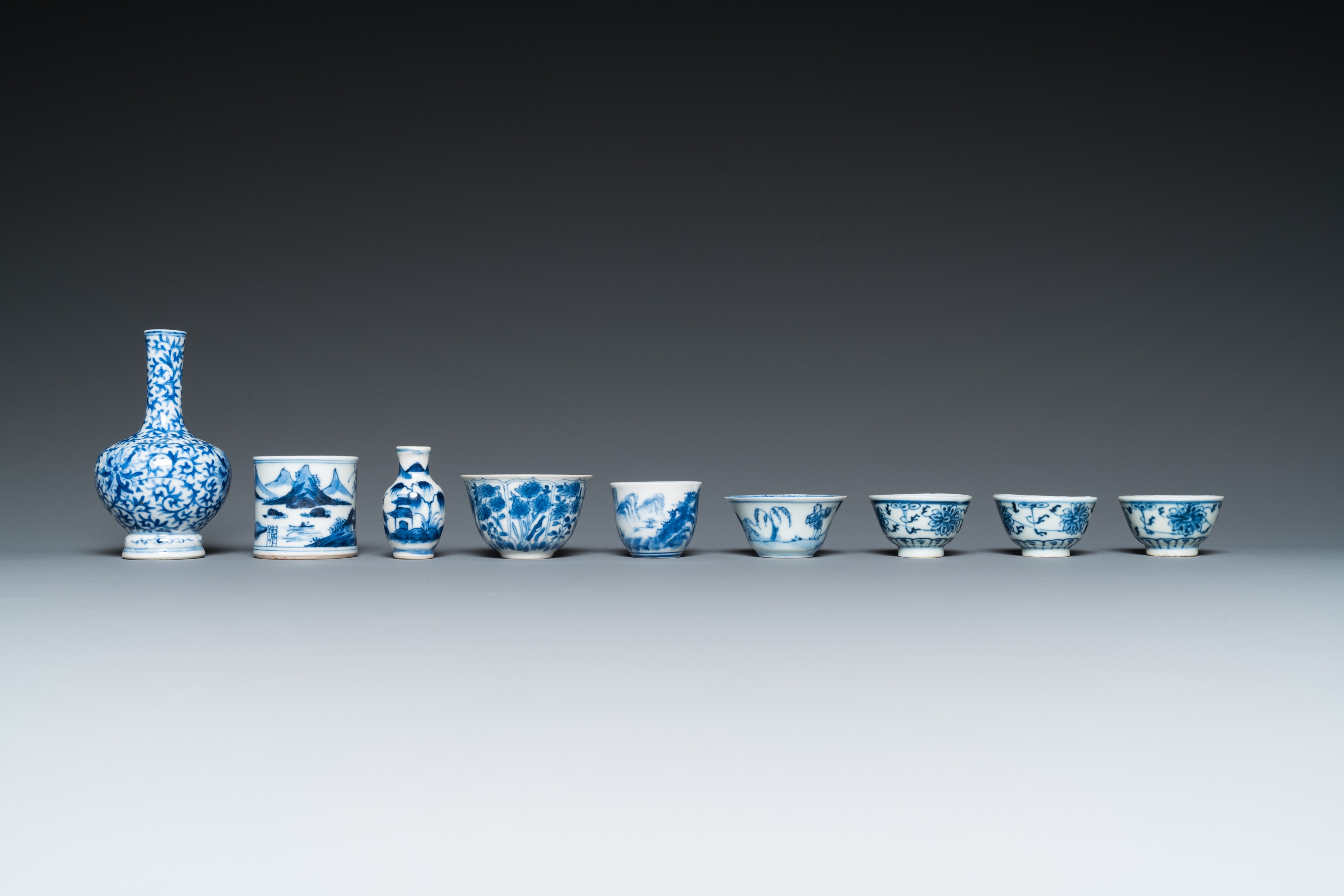 A varied collection of Chinese blue and white porcelain, Kangxi and later - Image 7 of 9