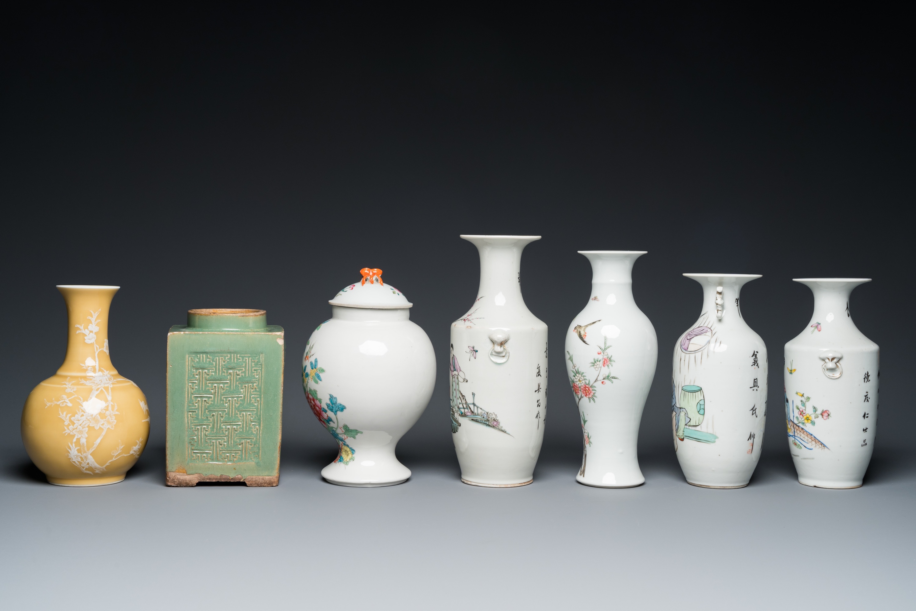 A varied collection of Chinese famille rose and monochrome wares, 18/20th C. - Image 3 of 15