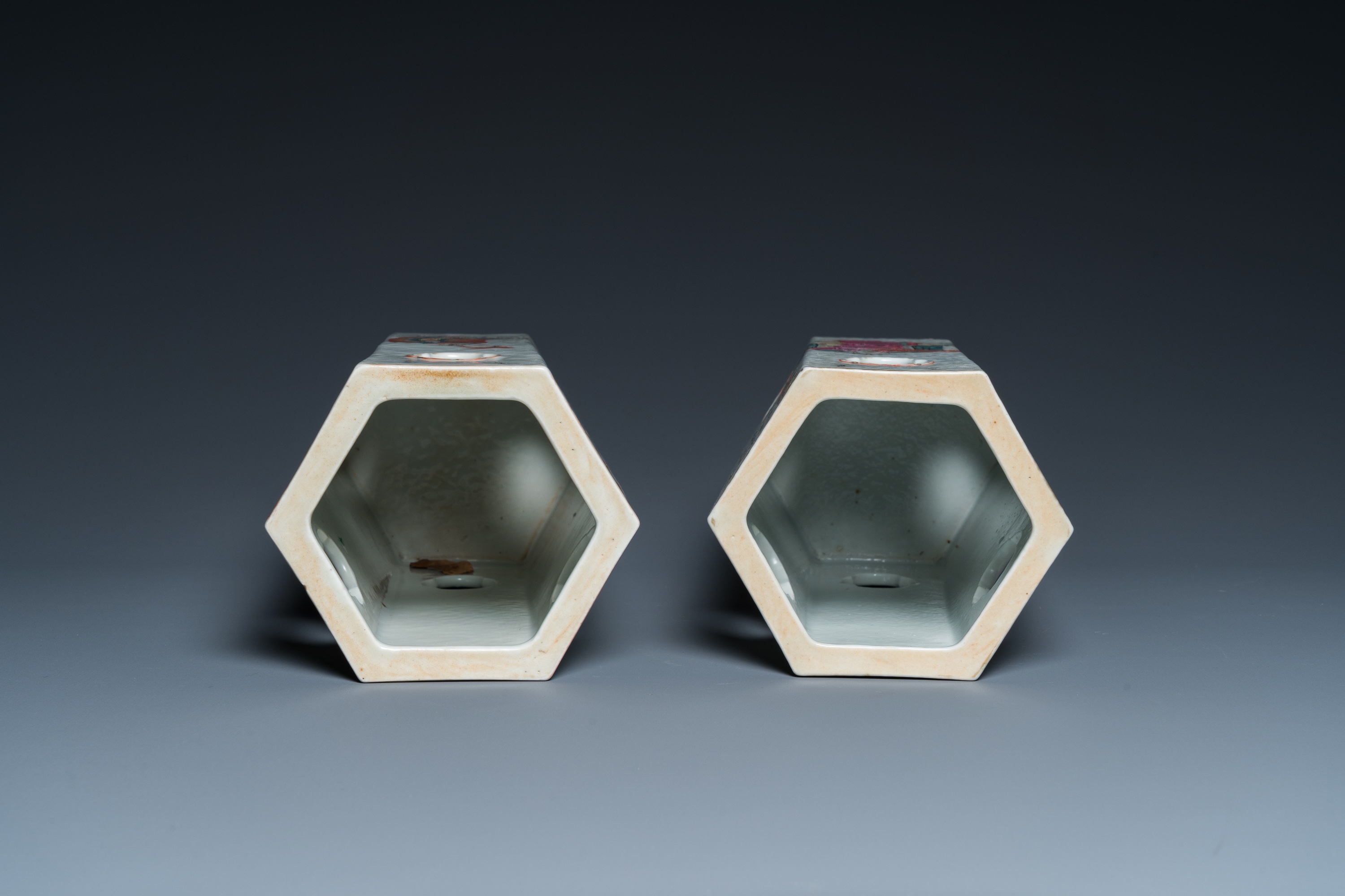 A pair of hexagonal Chinese reticulated famille rose 'Wu Shuang Pu' hat stands, Tongzhi mark and of - Image 5 of 16