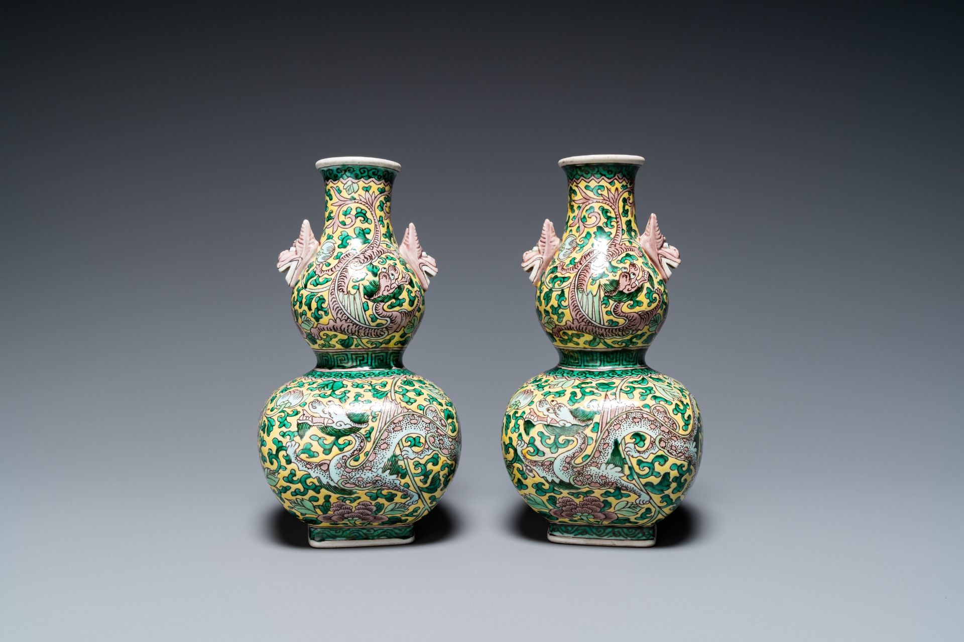 A pair of Chinese famille verte double gourd vases and a blue and white vase and cover, 19/20th C. - Image 8 of 39