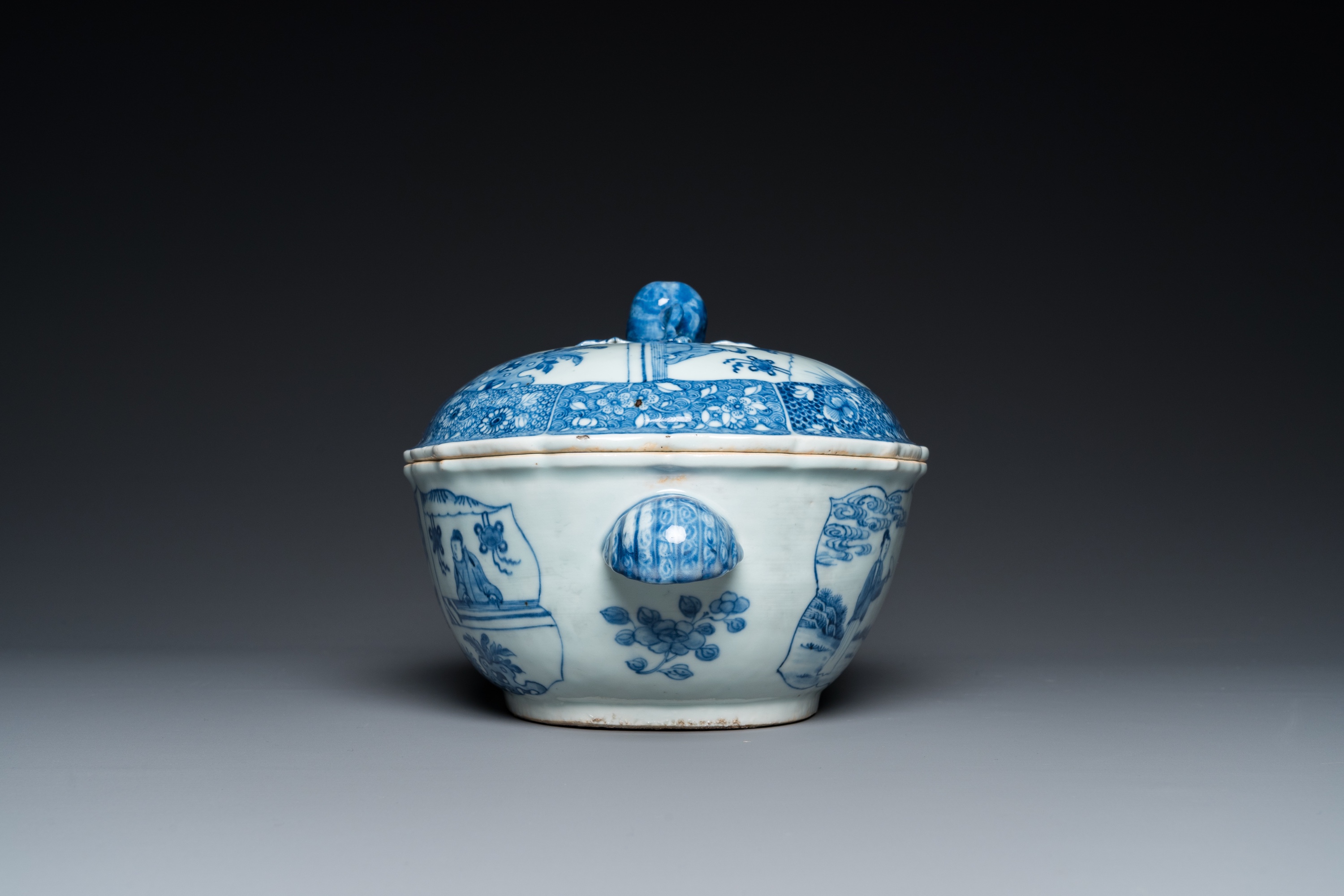 A large Chinese blue and white 'Xi Xiang Ji' tureen and cover on stand, Qianlong - Image 6 of 10