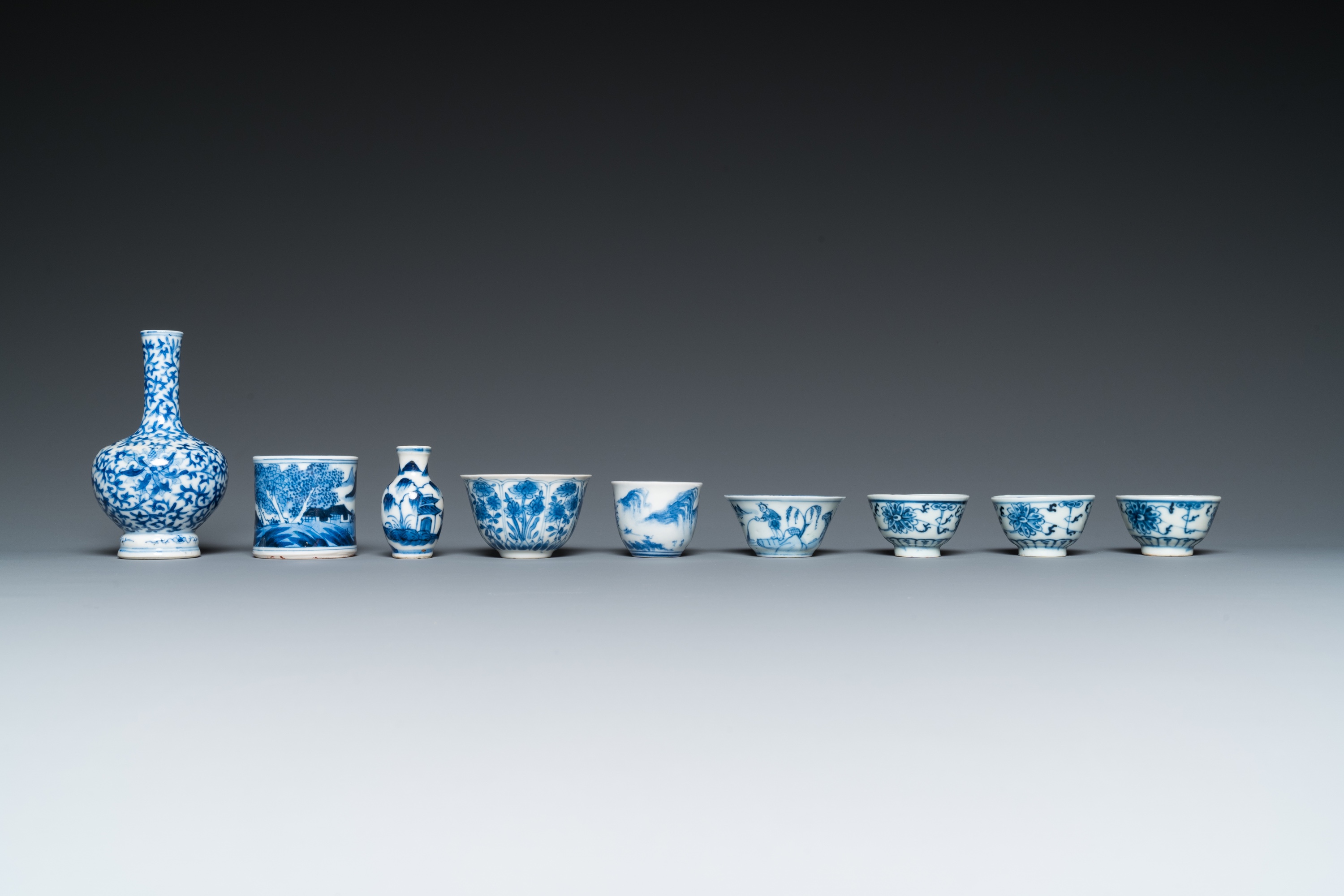 A varied collection of Chinese blue and white porcelain, Kangxi and later - Image 5 of 9