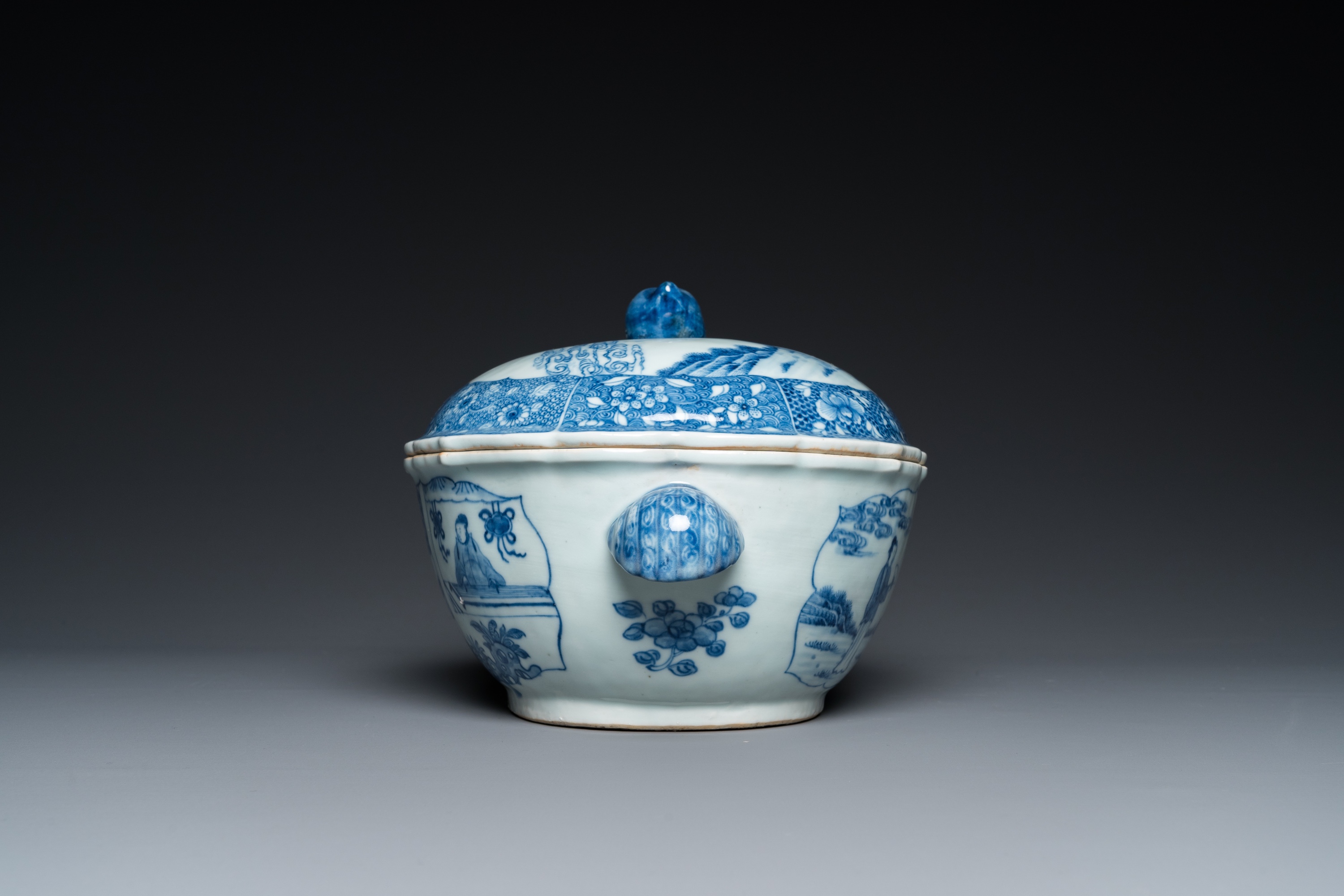 A large Chinese blue and white 'Xi Xiang Ji' tureen and cover on stand, Qianlong - Image 8 of 10