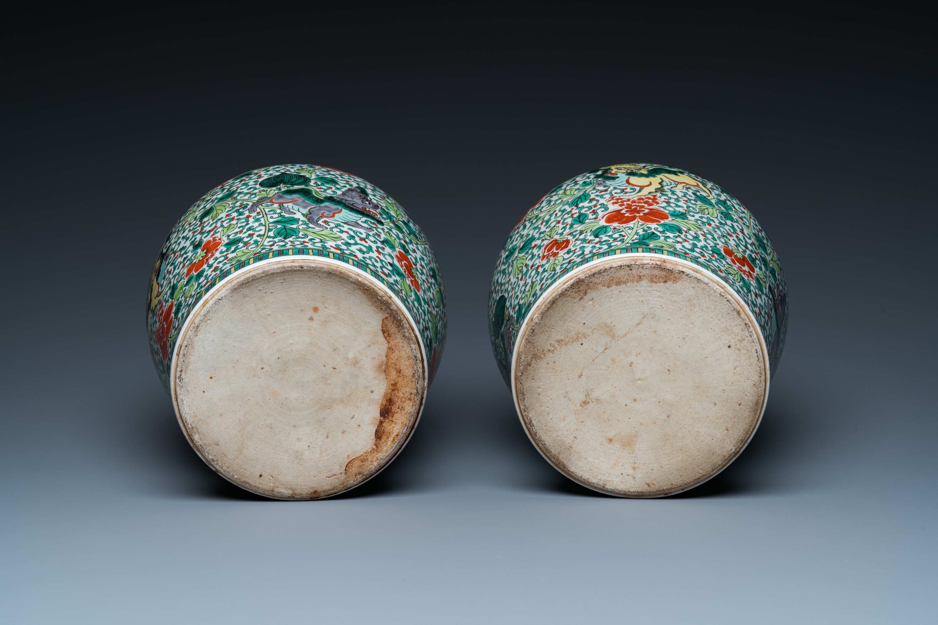 A pair of Chinese famille verte 'Buddhist lions' vases, 19th C. - Image 6 of 16