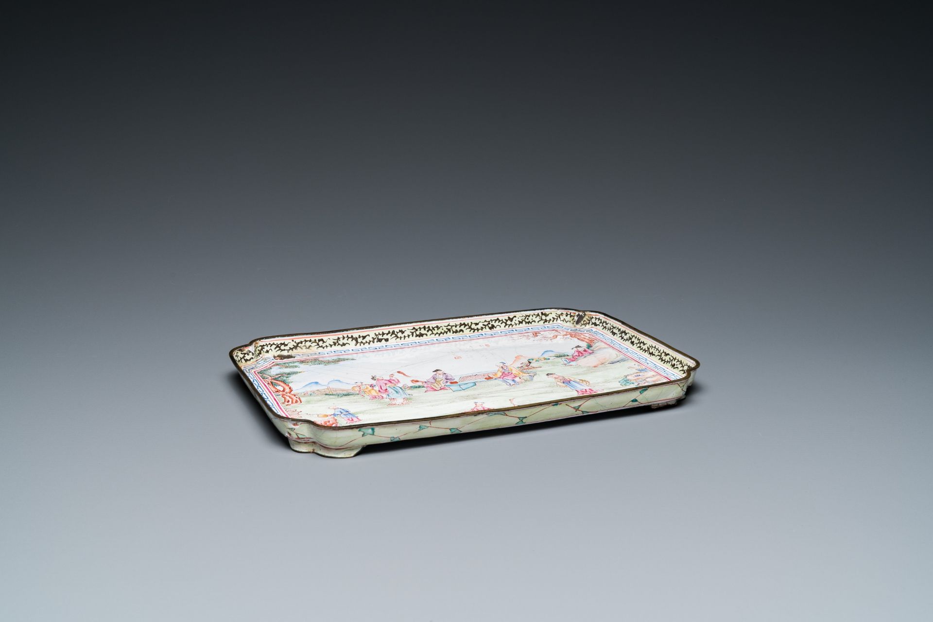 Two Chinese rectangular Canton enamel trays, Yongzheng/Qianlong - Image 5 of 11
