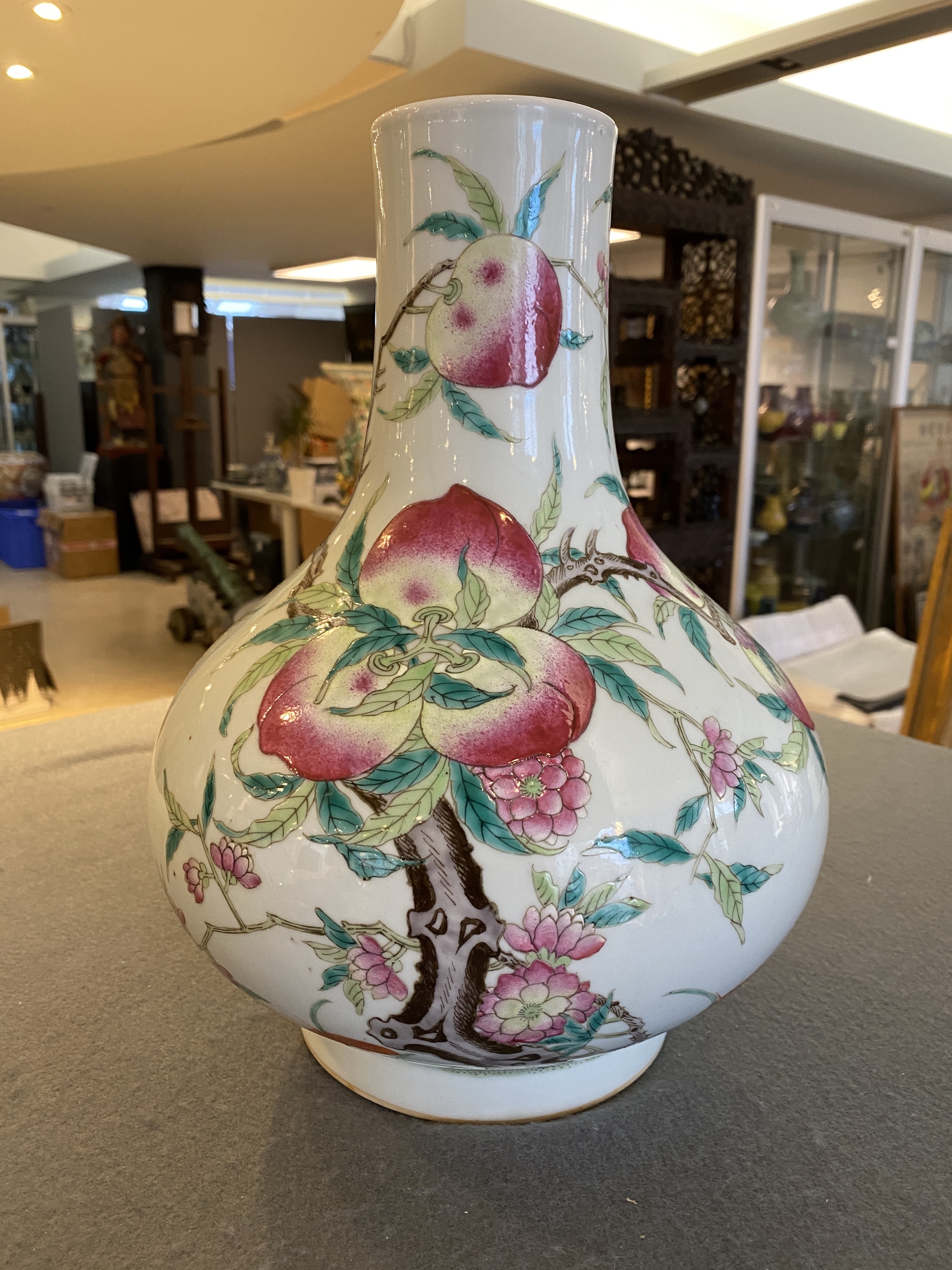 A Chinese famille rose 'nine peaches' bottle vase, 19th C. - Image 7 of 18